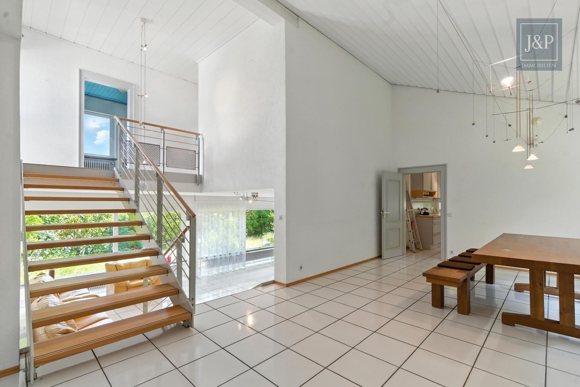 Wohnen in Top-Lage von Goldbach mit großem Grundstück! – Besonderes Wohnerlebnis im Architektenhaus - EG Aufgang