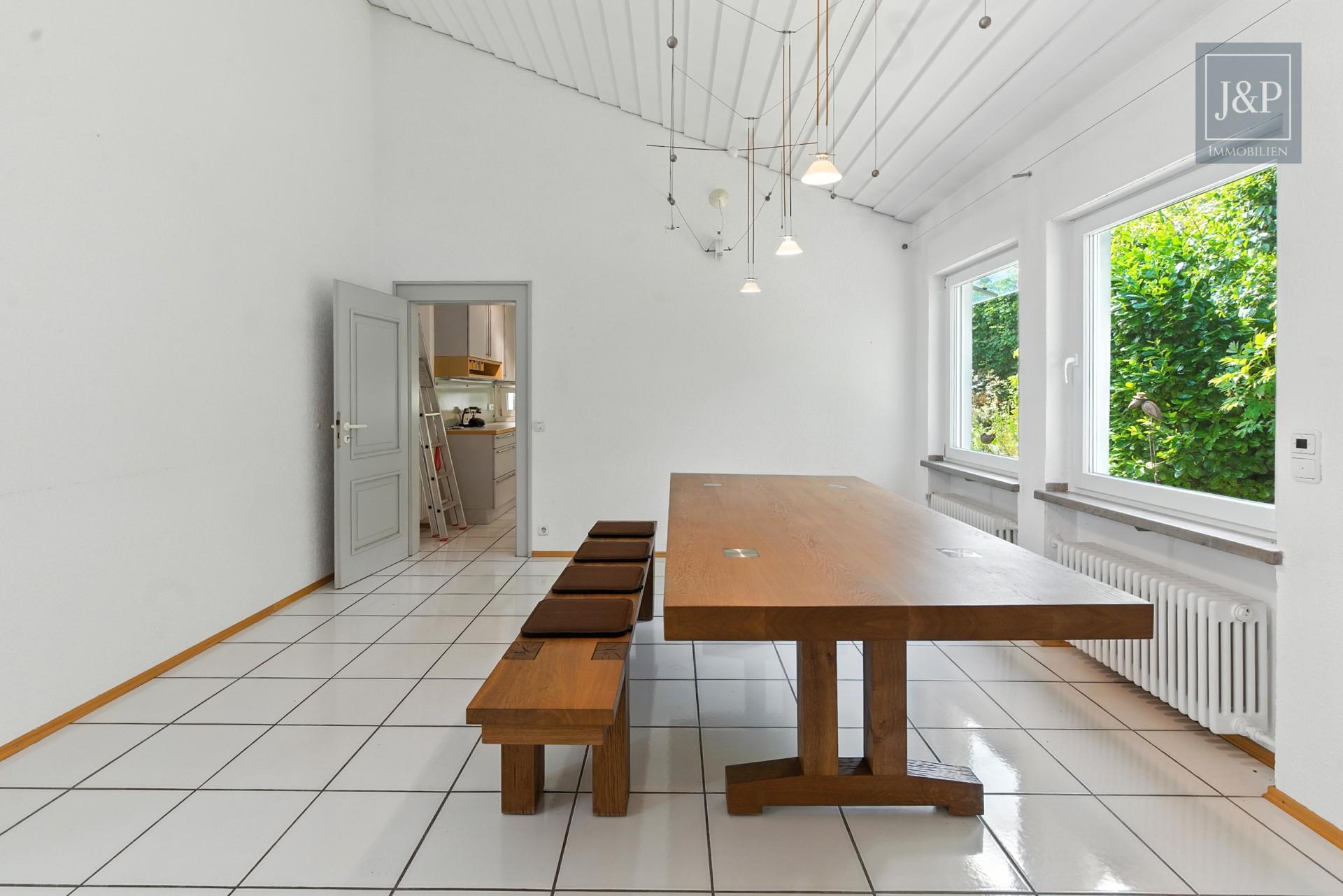 Wohnen in Top-Lage von Goldbach mit großem Grundstück! – Besonderes Wohnerlebnis im Architektenhaus - EG Essen