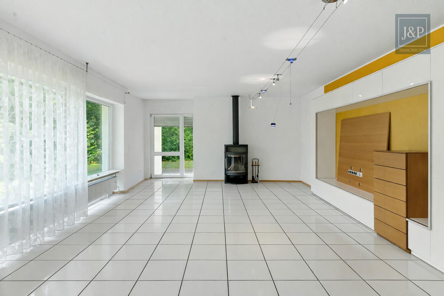 Wohnen in Top-Lage von Goldbach mit großem Grundstück! – Besonderes Wohnerlebnis im Architektenhaus - Wohnbereich