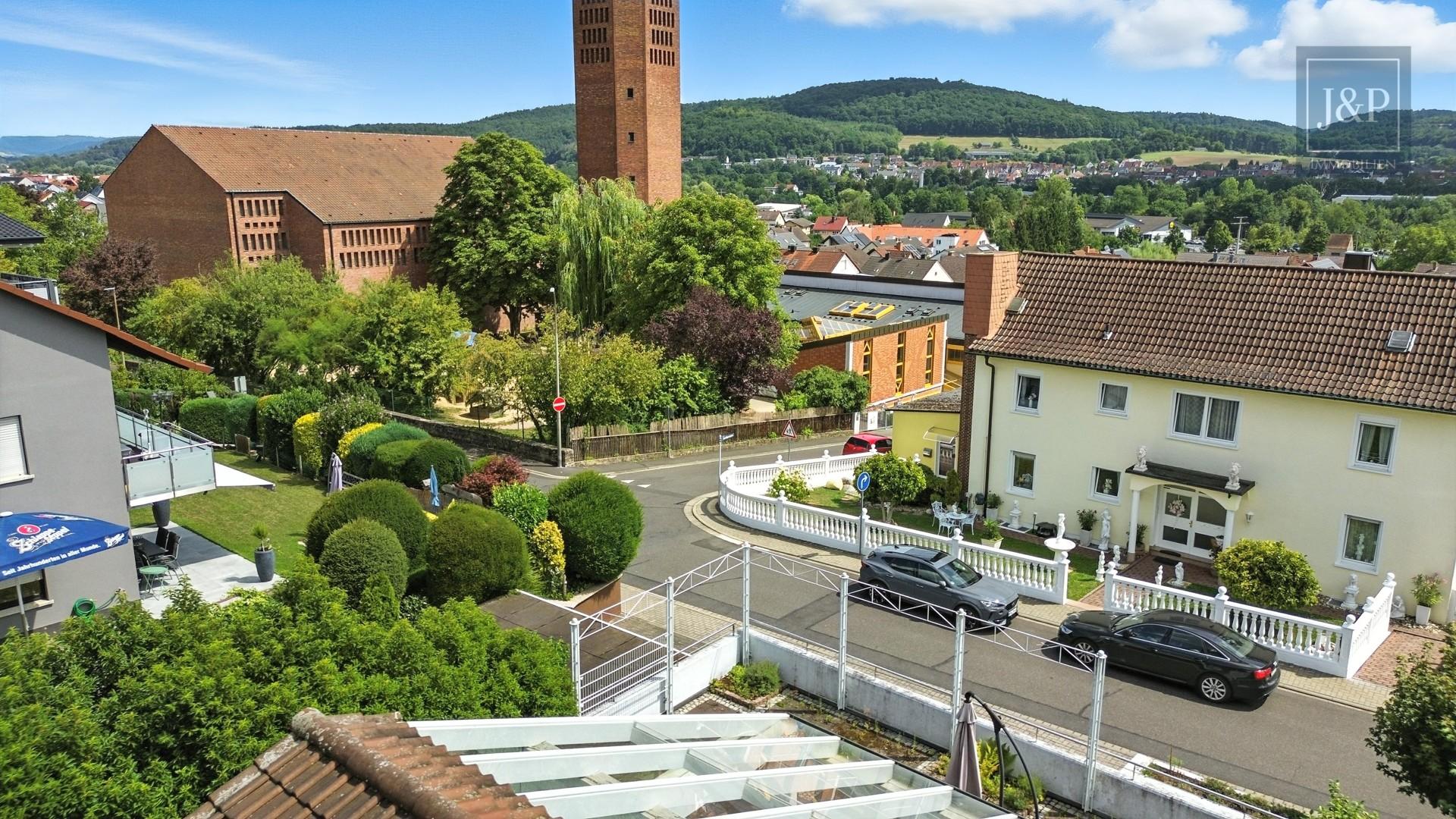 Wohnen in Top-Lage von Goldbach mit großem Grundstück! – Besonderes Wohnerlebnis im Architektenhaus - Aussicht