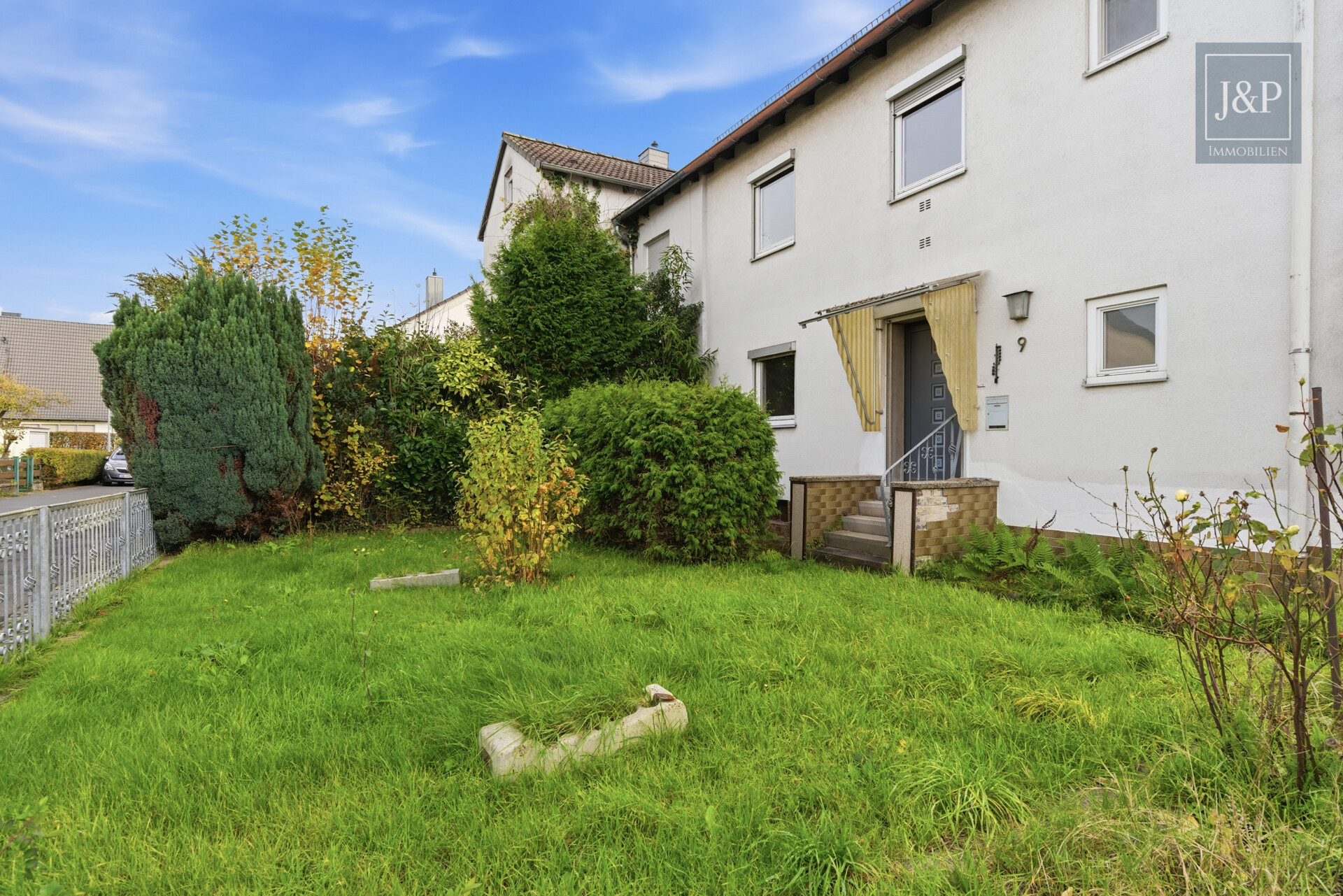 1-2 Familienhaus mit Ausbaureserve in ruhiger Lage im Streitwald - Vordergarten