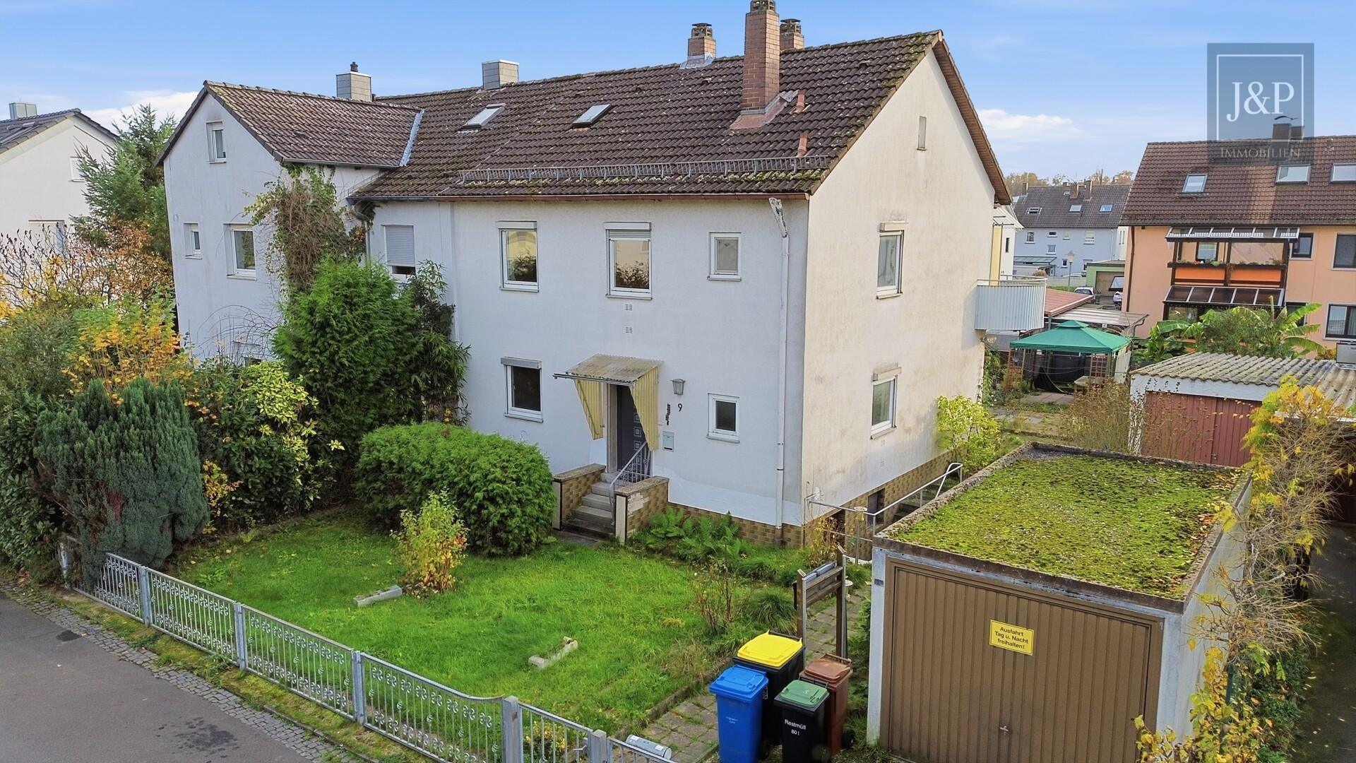 Chancenobjekt mit großem Grundstück in Bestlage – Doppelhaushälfte mit Potenzial & Gebotsverfahren - Vorderansicht