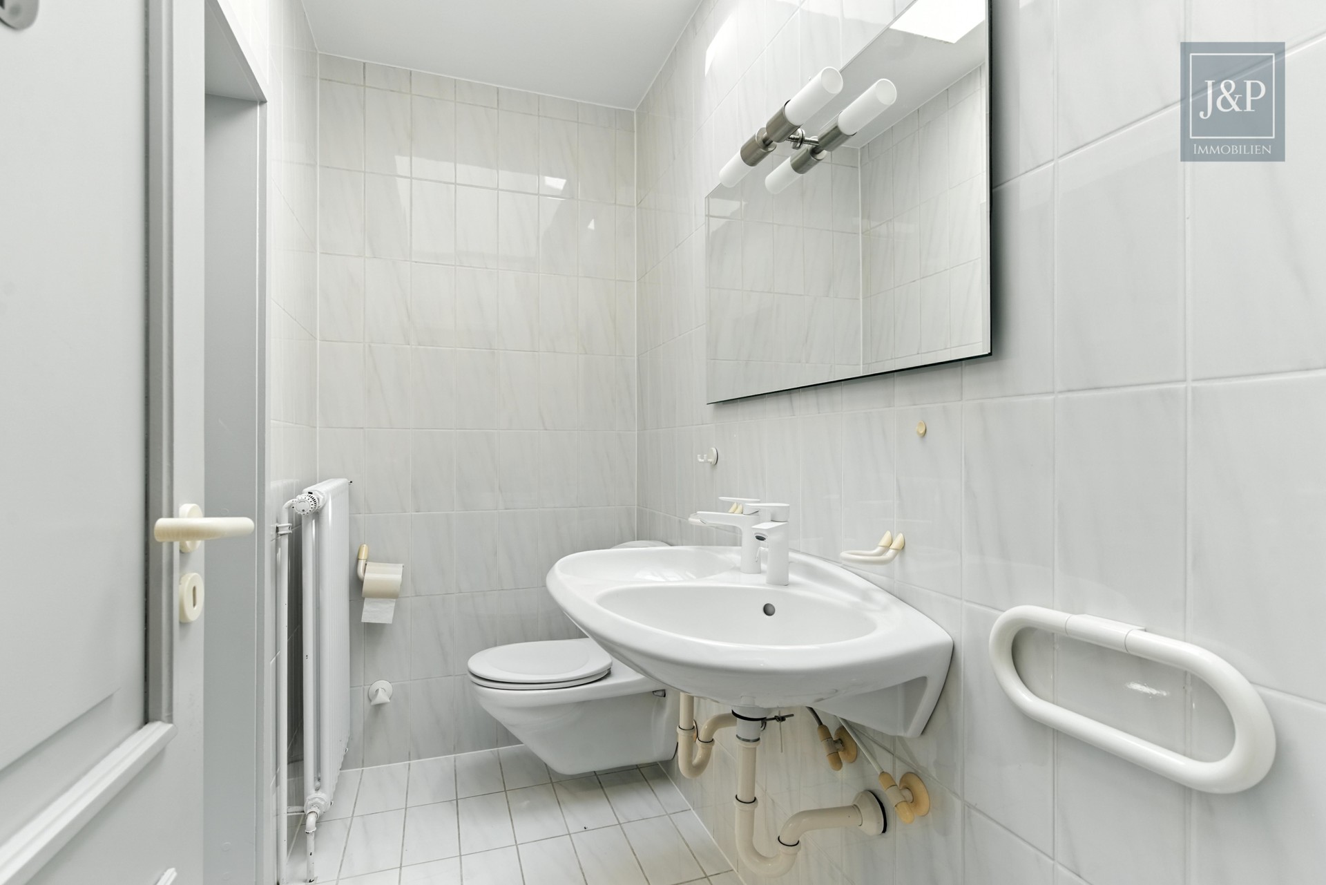 Wohnen in Top-Lage von Goldbach! – Besonderes Wohnerlebnis im Architektenhaus - OG Toilette