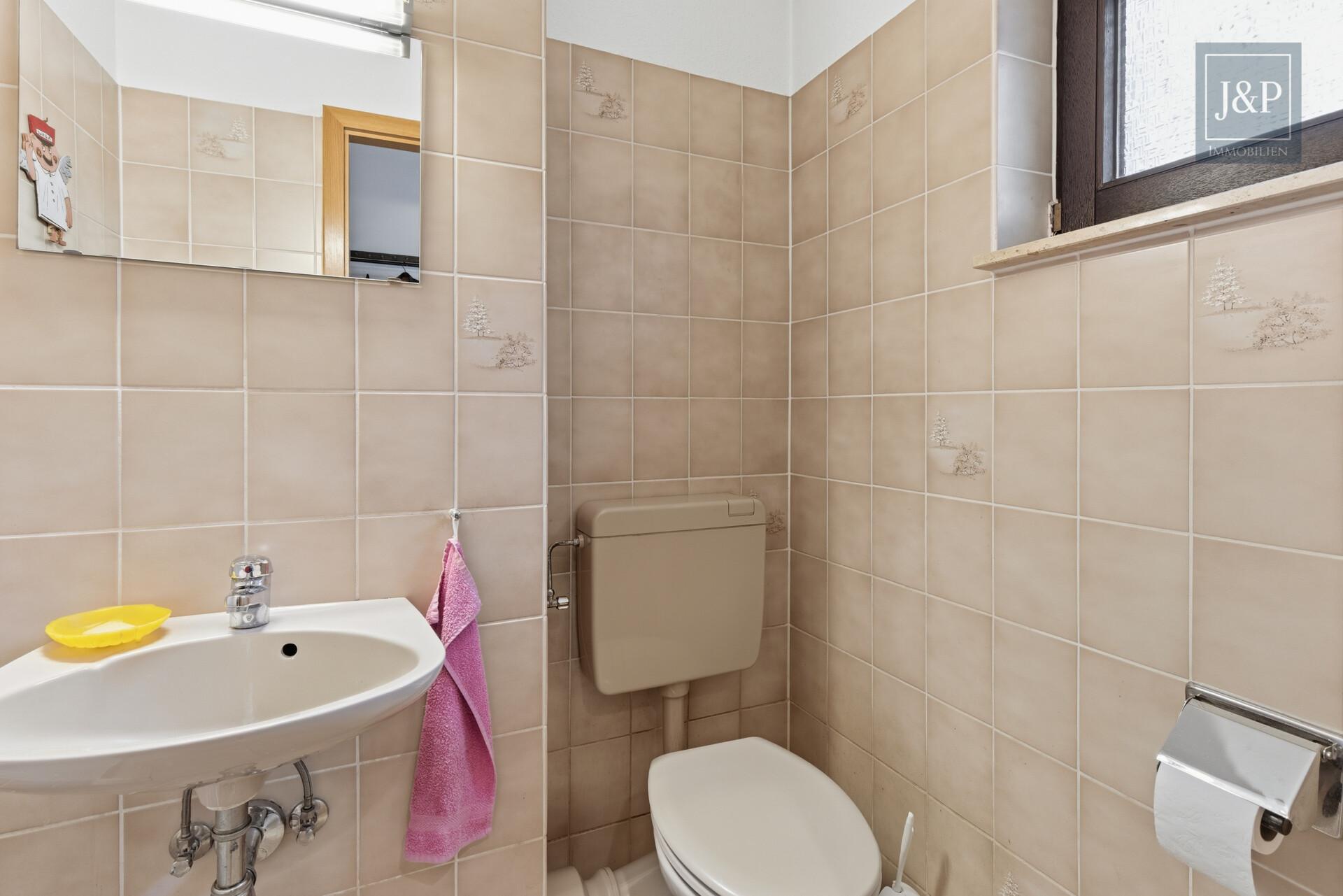 Familienfreundliches Einfamilienhaus auf Erbpacht in ruhiger & zentraler Lage von Hattersheim - Gäste-WC