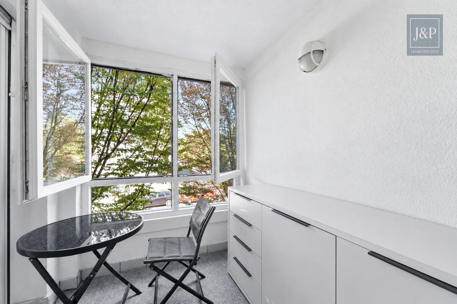 Ankommen und wohlfühlen: Helle 4-Zimmer-Wohnung mit Wintergarten & Balkon - Wintergarten