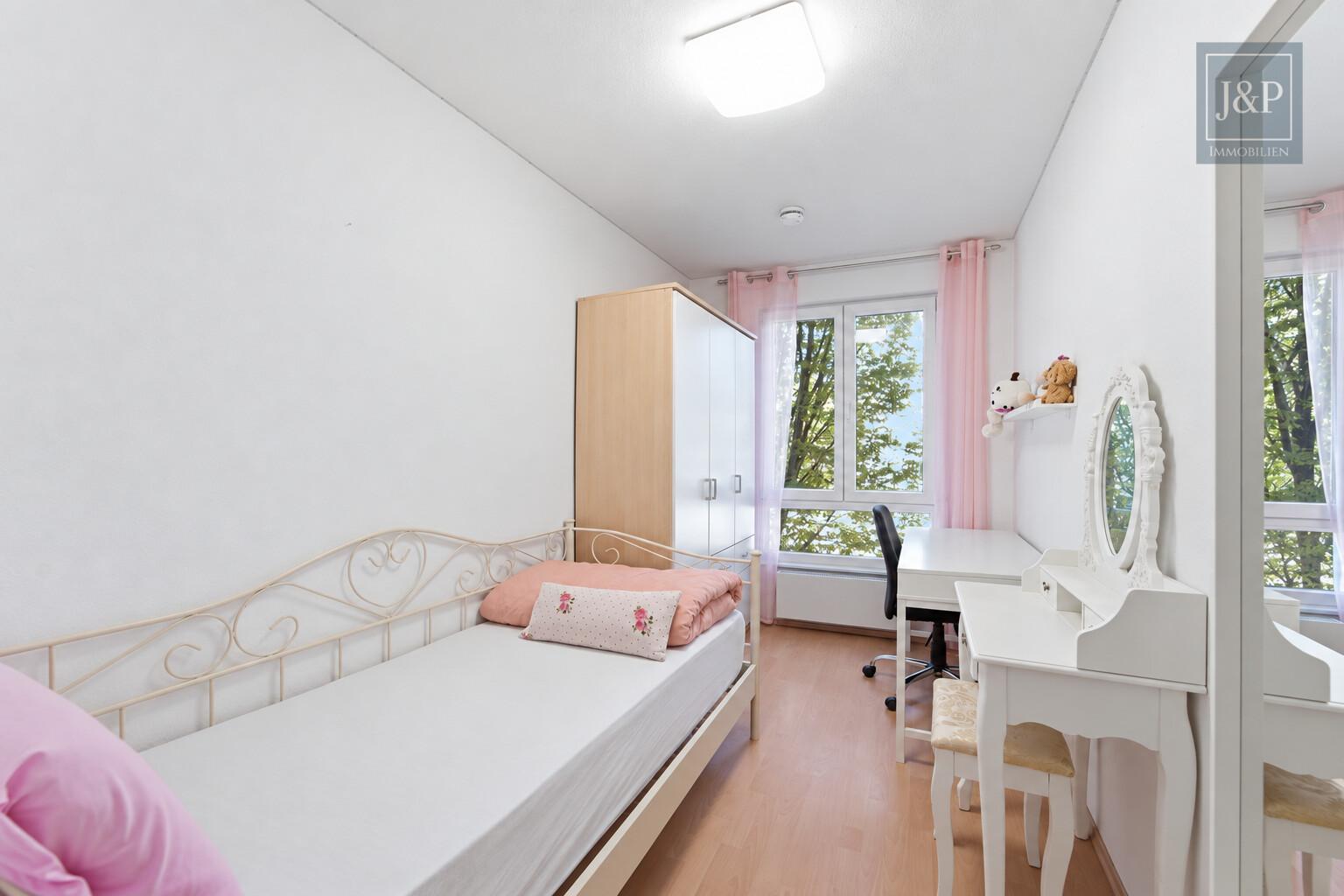 Ankommen und wohlfühlen: Helle 4-Zimmer-Wohnung mit Wintergarten & Balkon - Zimmer 2