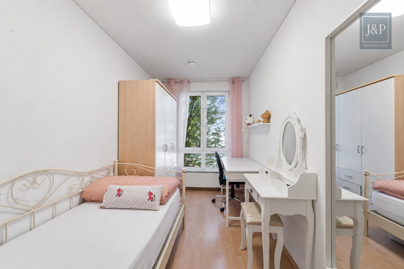 Ankommen und wohlfühlen: Helle 4-Zimmer-Wohnung mit Wintergarten & Balkon - Zimmer 2
