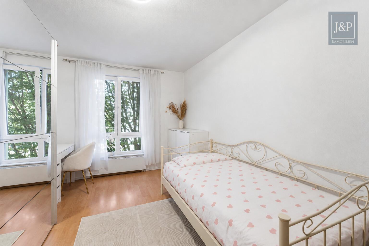 Ankommen und wohlfühlen: Helle 4-Zimmer-Wohnung mit Wintergarten & Balkon - Zimmer 3
