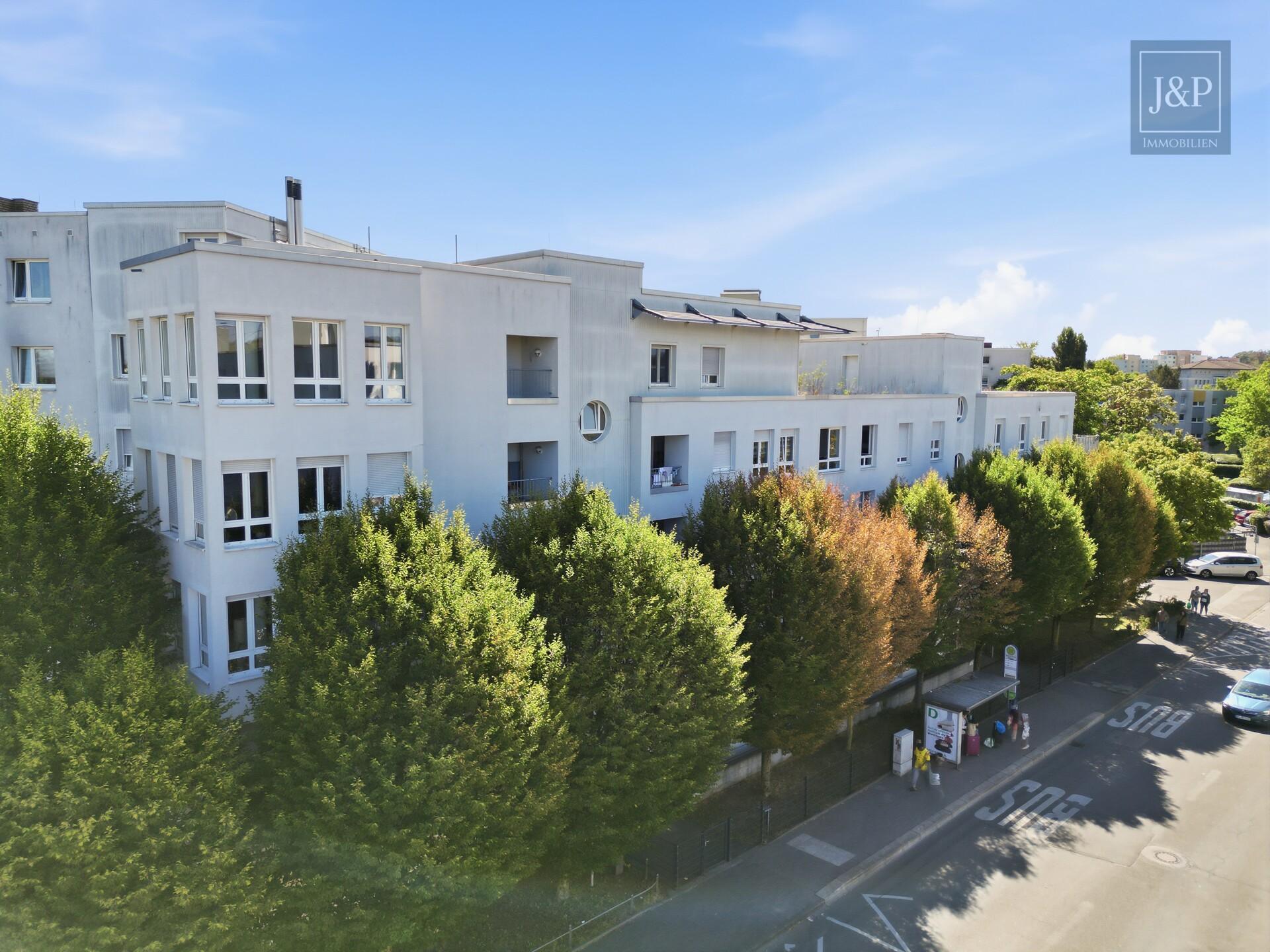 Ankommen und wohlfühlen: Helle 4-Zimmer-Wohnung mit Wintergarten & Balkon - Aussenansicht