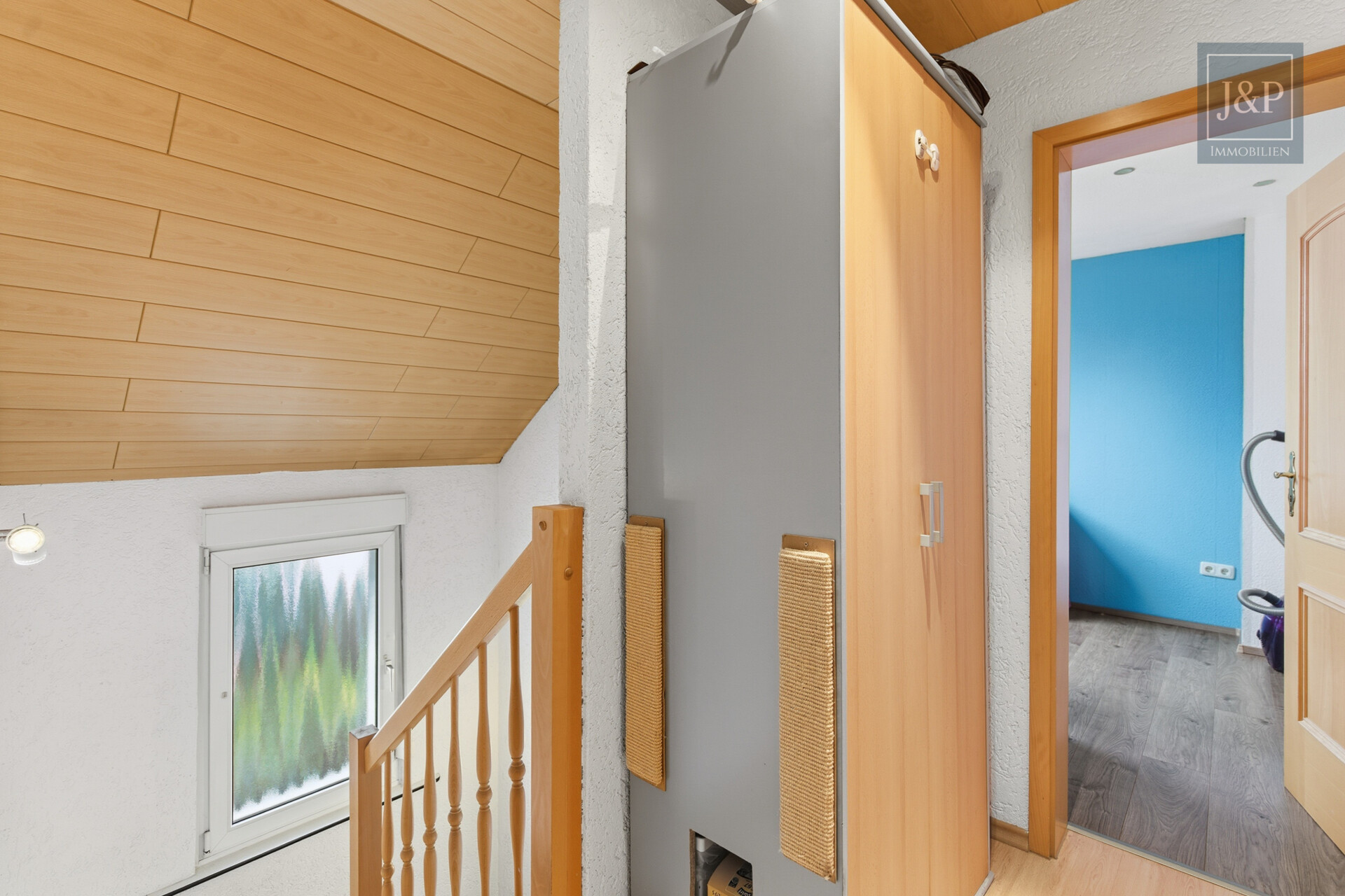 Familienfreundliche Doppelhaushälfte mit Westterrasse, Garten & Wallbox! - Treppenhaus