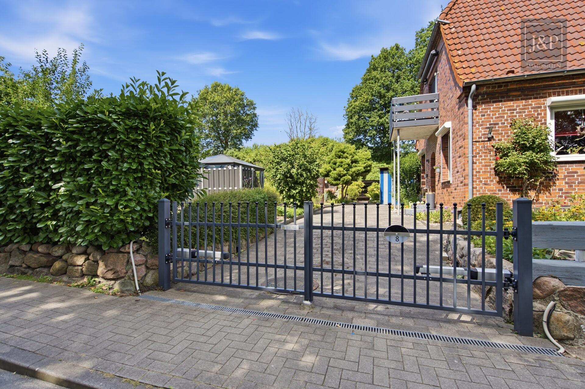 Großzügiger Garten: Modernisiertes Wohnjuwel zum Einzug bereit - Ansicht
