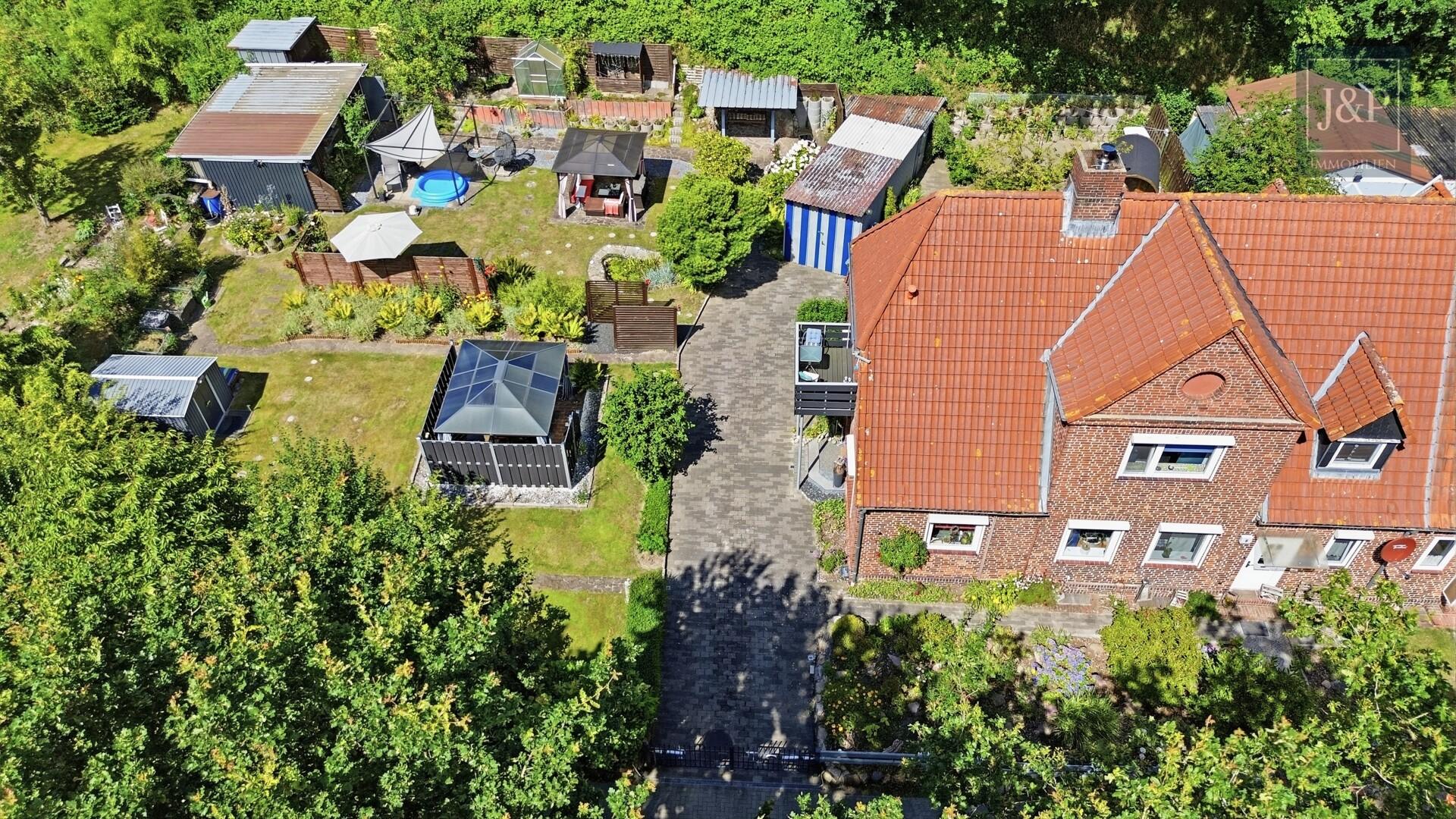 Großzügiger Garten: Modernisiertes Wohnjuwel zum Einzug bereit - Ansicht