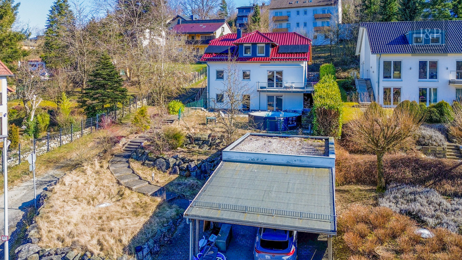 Traumhaftes Einfamilienhaus mit Süd-West Balkon, großem Garten & gehobenem Standard! (ELW möglich) - Vorderansicht