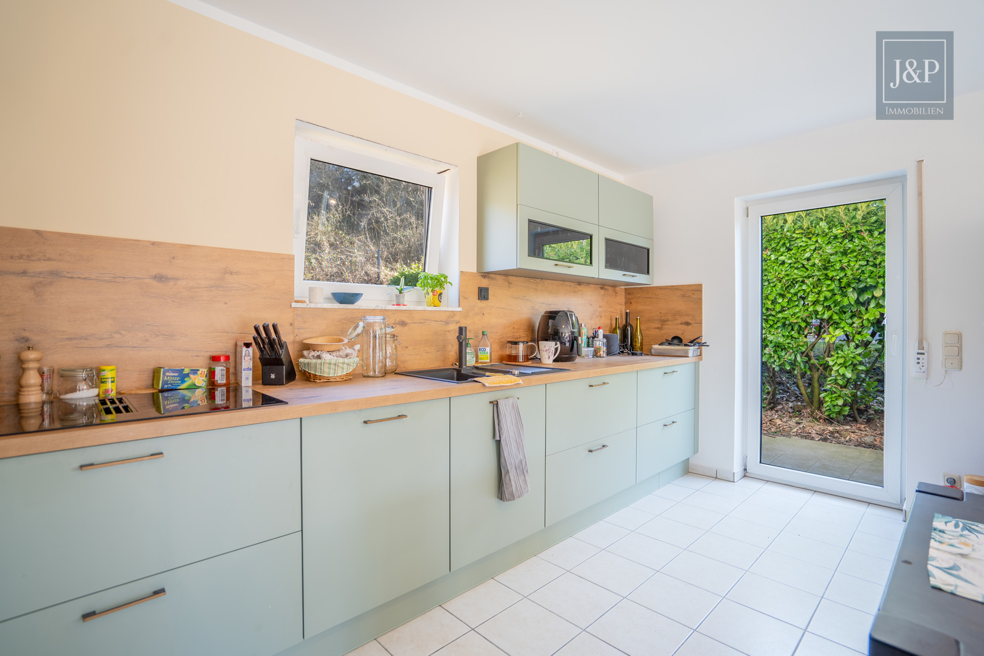 Traumhaftes Einfamilienhaus mit Süd-West Balkon, großem Garten & gehobenem Standard! (ELW möglich) - Küche