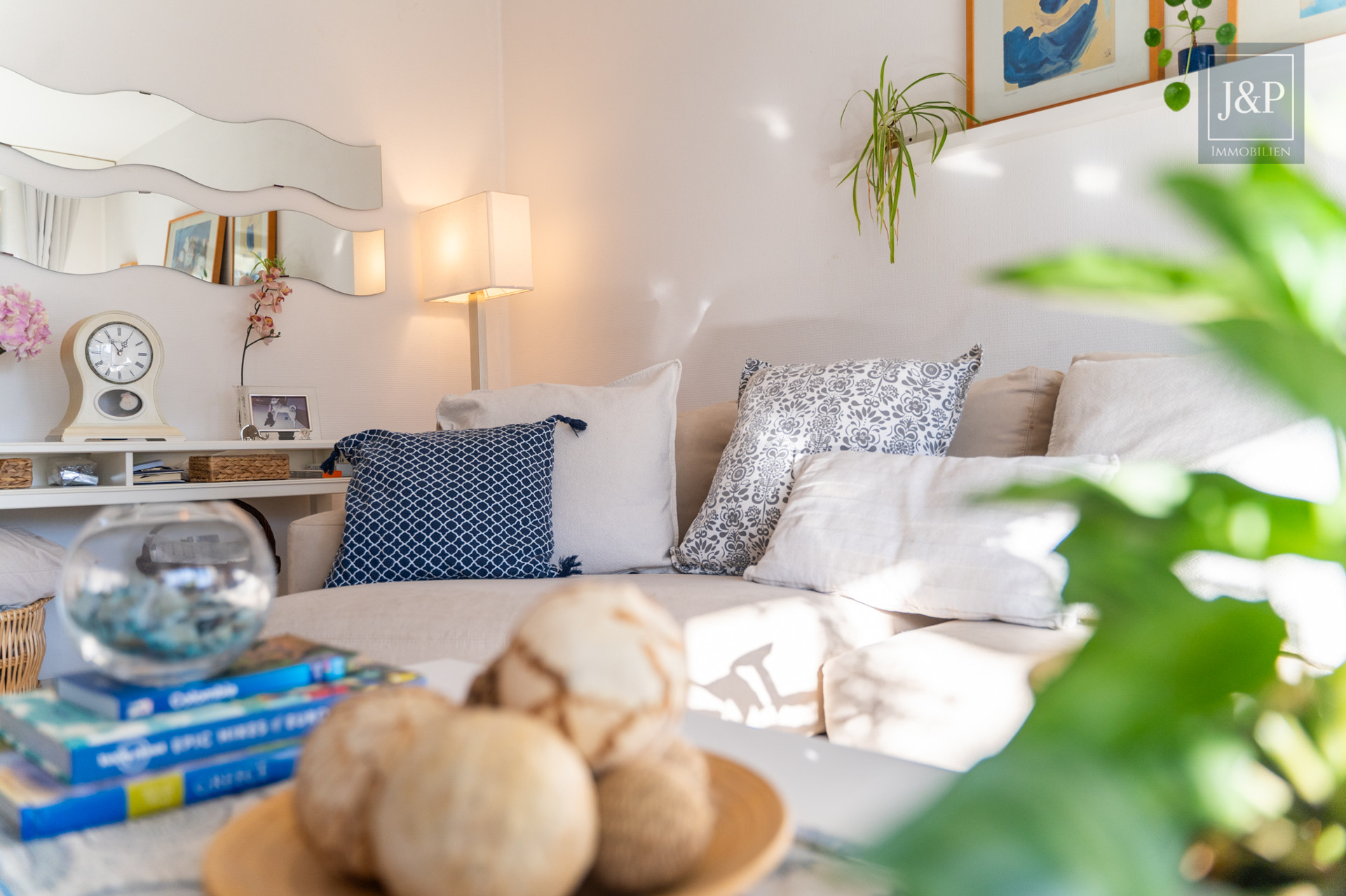 Energetisches RMH mit Wärmepumpe, separatem Gästebereich & Garten/Balkon mit Süd-Ost Ausrichtung - Wohnzimmer