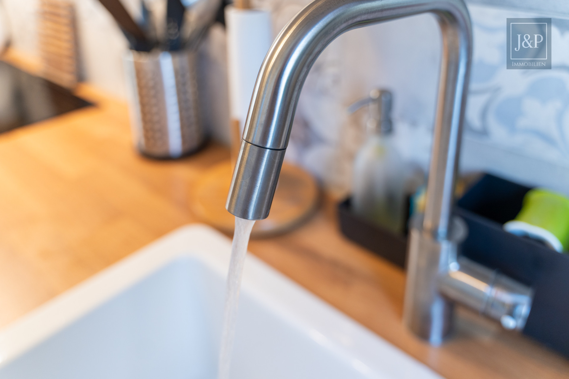 Energetisches RMH mit Wärmepumpe, separatem Gästebereich & Garten/Balkon mit Süd-Ost Ausrichtung - Wasserhahn