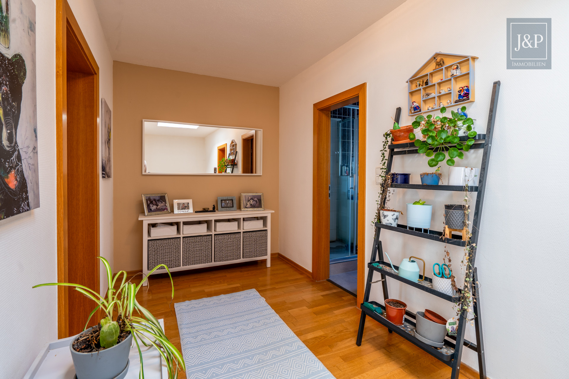 Energetisches RMH mit Wärmepumpe, separatem Gästebereich & Garten/Balkon mit Süd-Ost Ausrichtung - Flurbereich OG