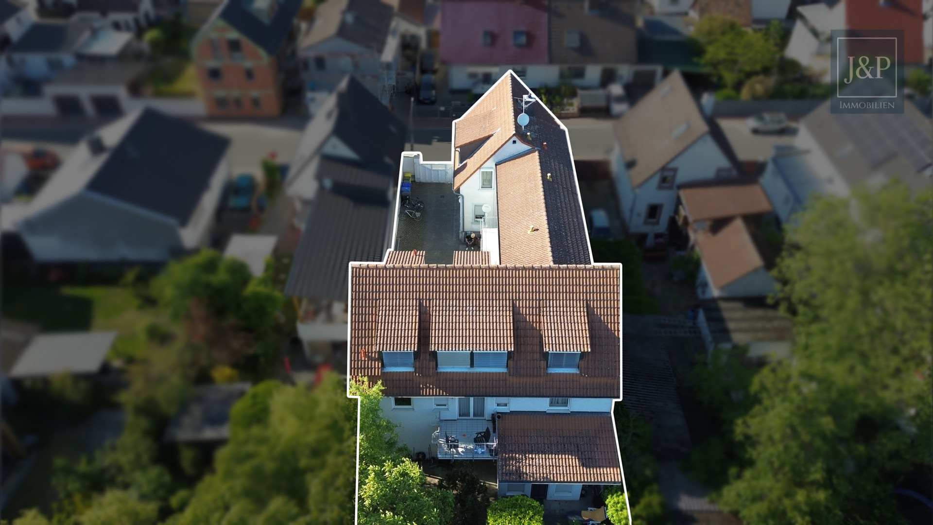 Zentral, voll-vermietet und gepflegt: Mehrfamilienhaus mit fünf Einheiten in Pfungstadt! - Außenansicht