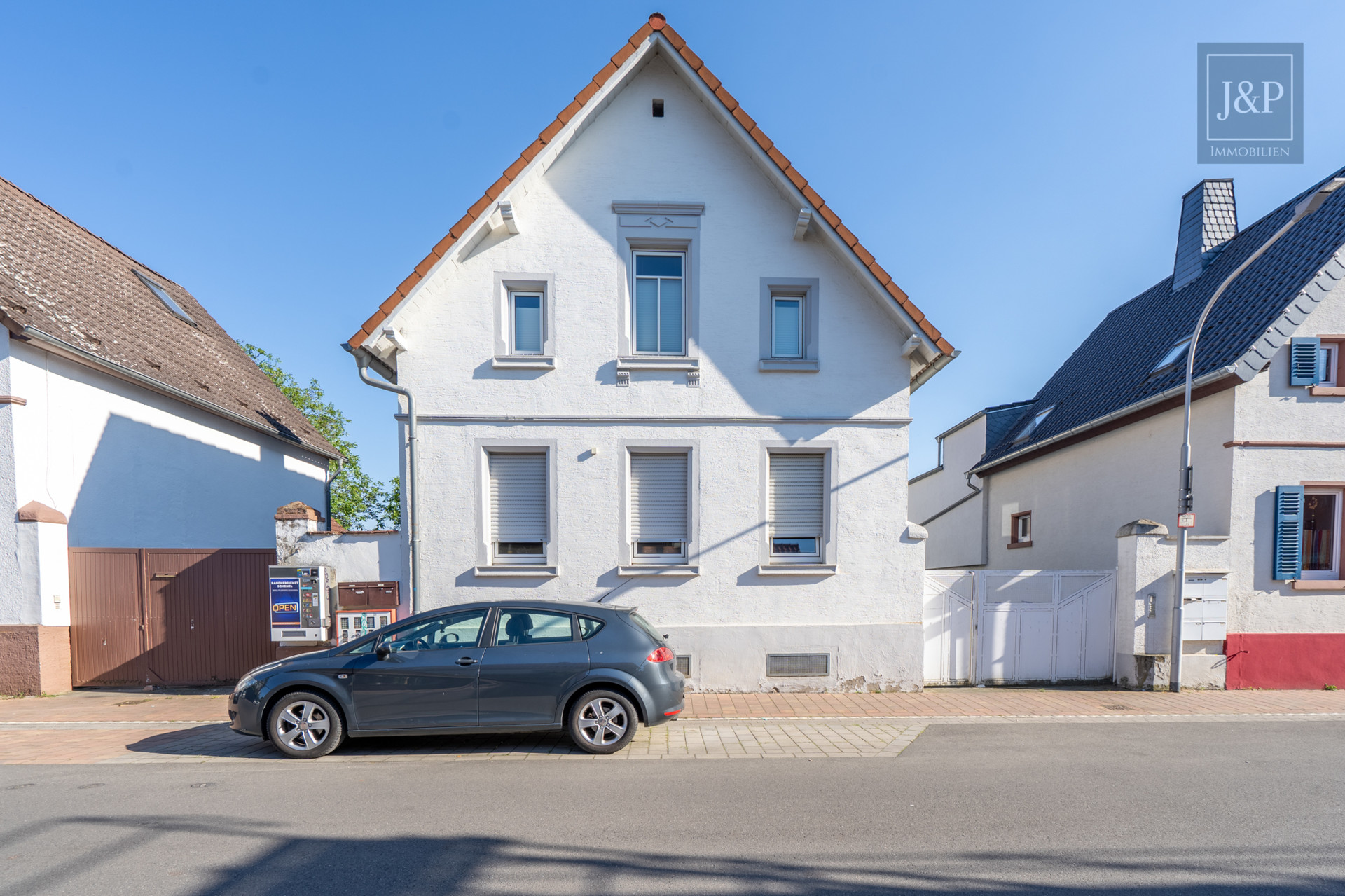 Zentral, voll-vermietet und gepflegt: Mehrfamilienhaus mit fünf Einheiten in Pfungstadt! - Außenansicht