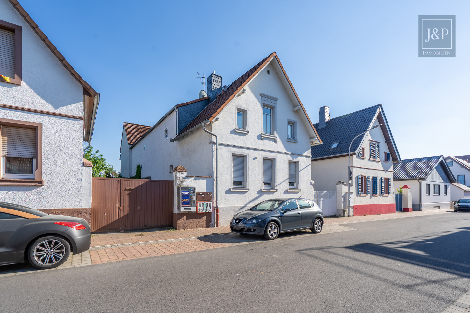 Zentral, voll-vermietet und gepflegt: Mehrfamilienhaus mit fünf Einheiten in Pfungstadt! - Außenansicht