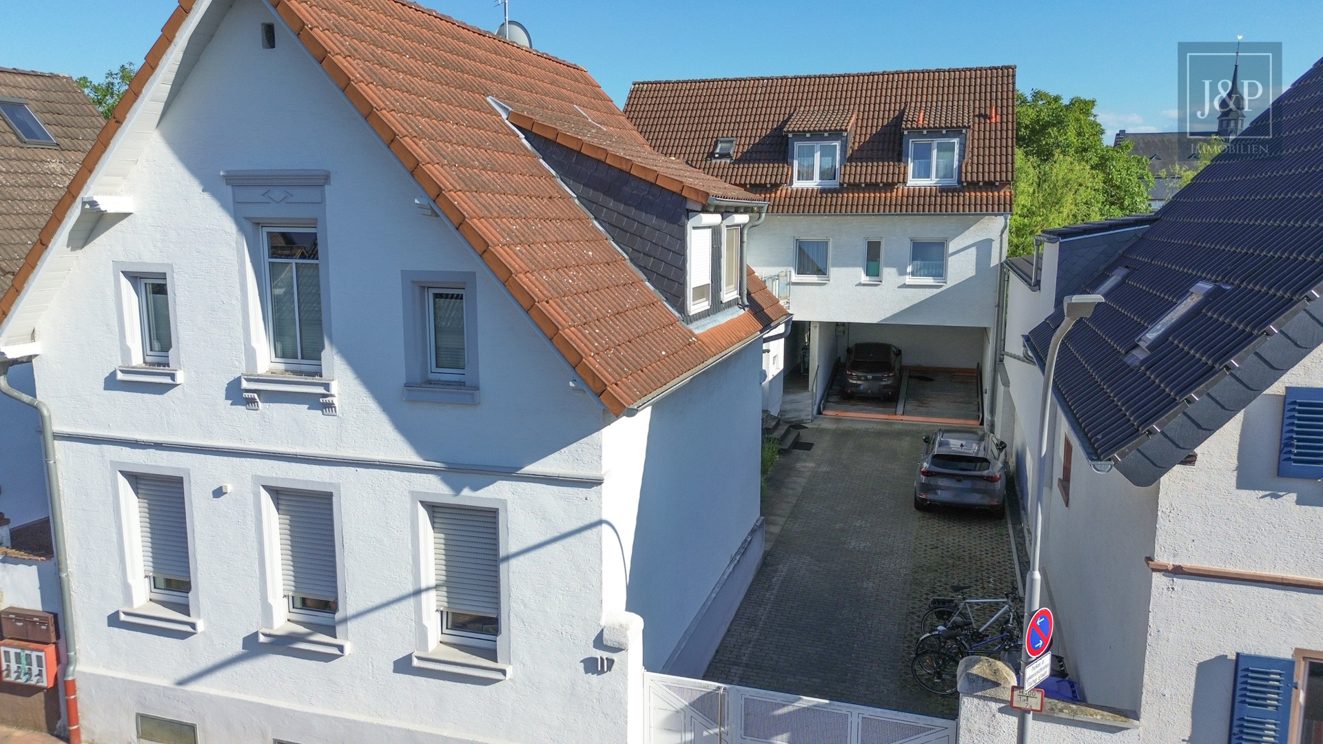 Zentral, voll-vermietet und gepflegt: Mehrfamilienhaus mit fünf Einheiten in Pfungstadt! - Außenansicht