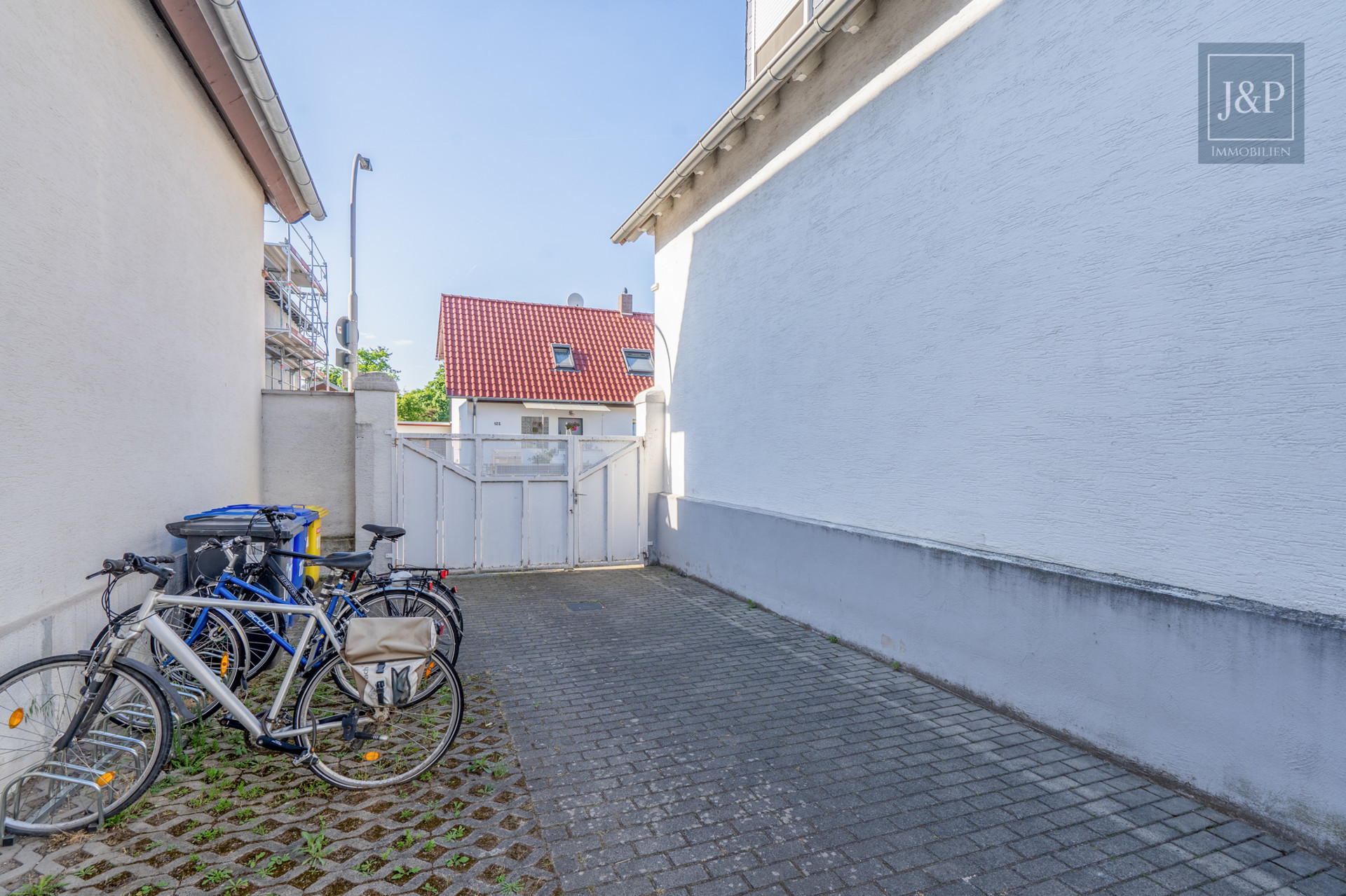 Zentral, voll-vermietet und gepflegt: Mehrfamilienhaus mit fünf Einheiten in Pfungstadt! - Außenansicht