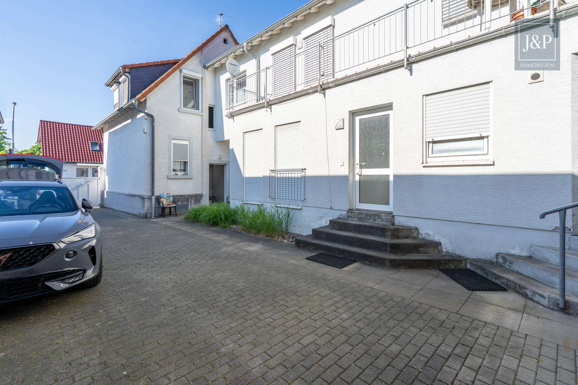 Zentral, voll-vermietet und gepflegt: Mehrfamilienhaus mit fünf Einheiten in Pfungstadt! - Außenansicht