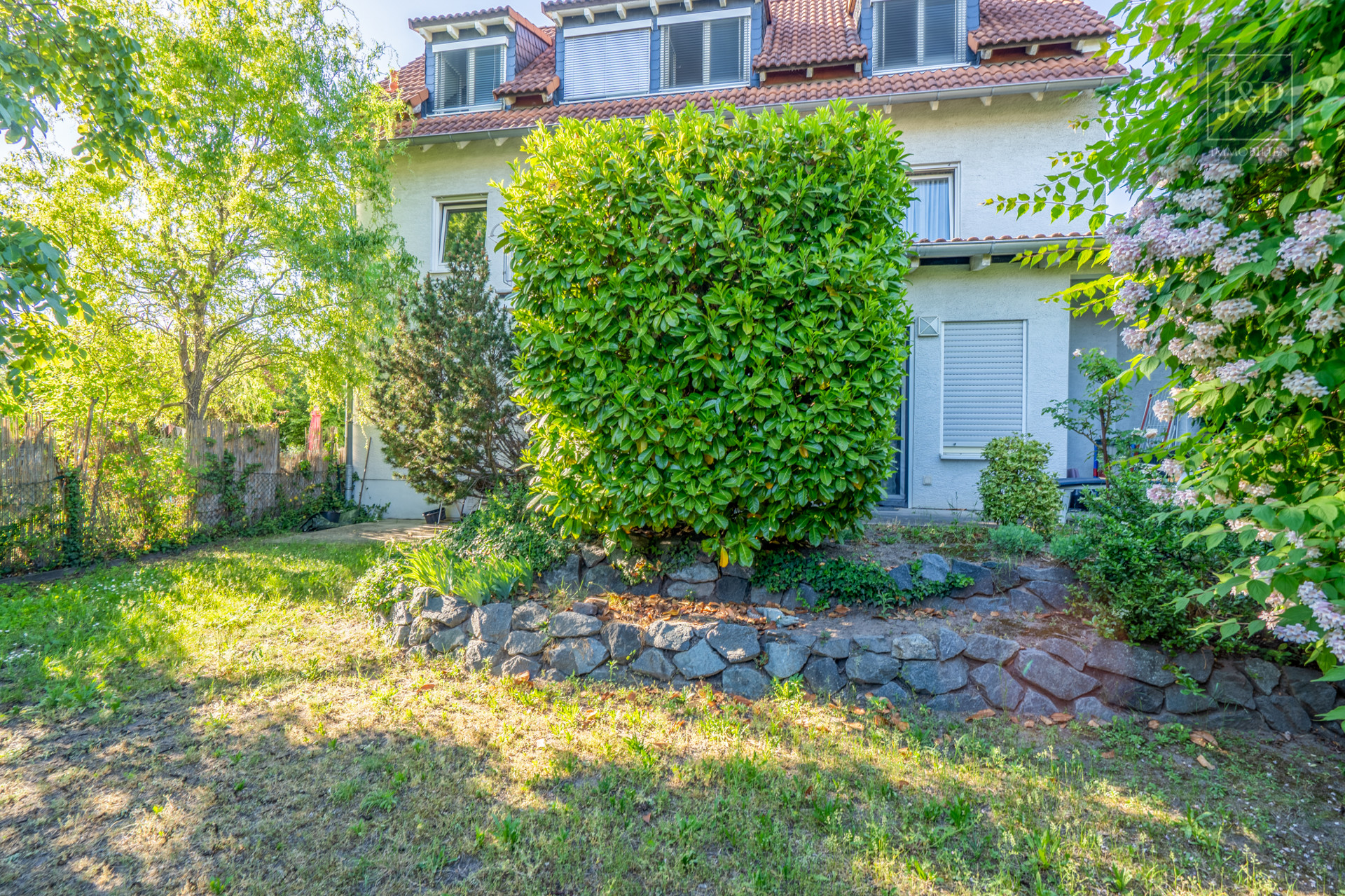 Zentral, voll-vermietet und gepflegt: Mehrfamilienhaus mit fünf Einheiten in Pfungstadt! - Garten