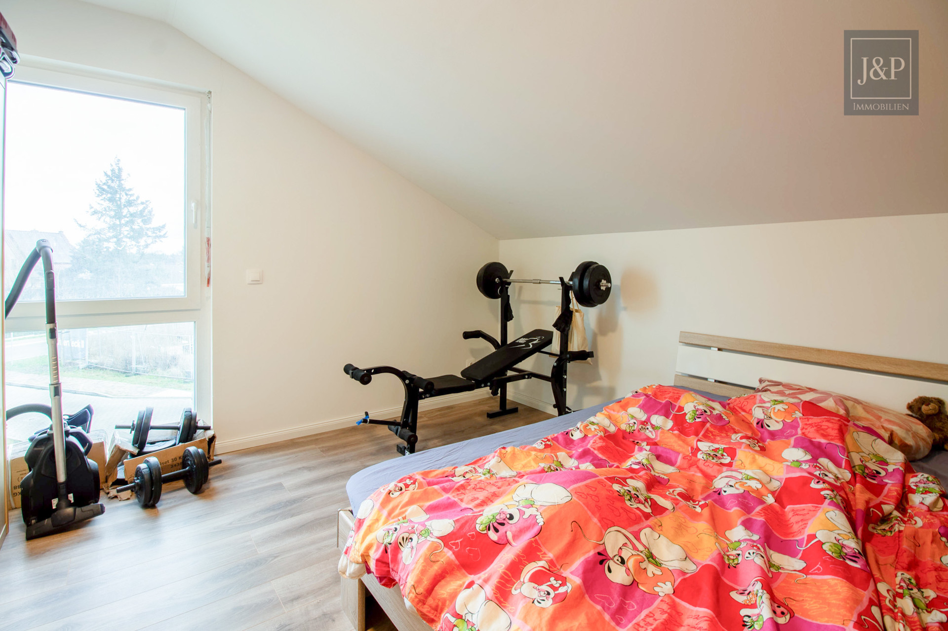 Modernes Wohnhaus mit Photovoltaik und energieeffizienter Heiztechnik - Schlafzimmer 2