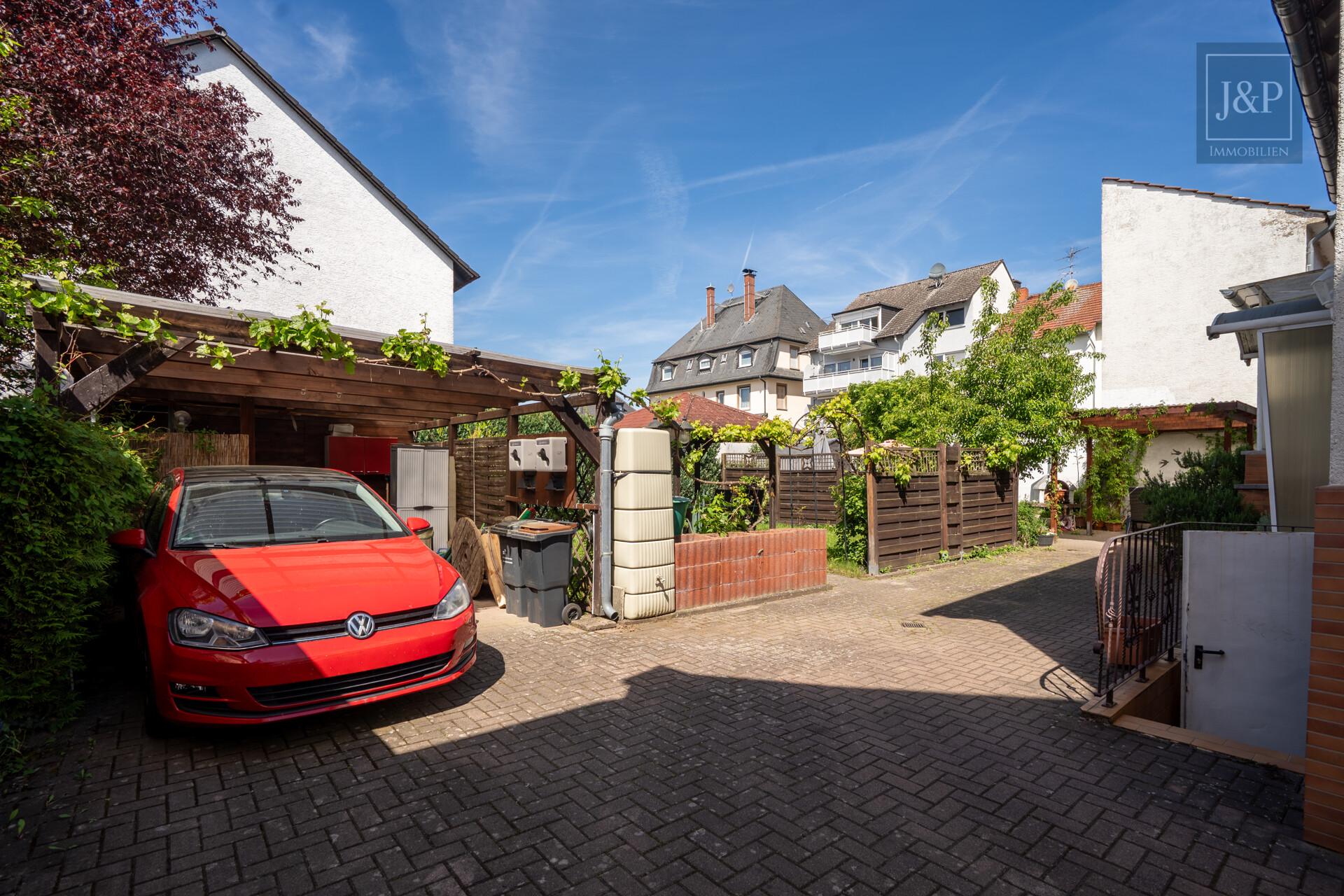 Familienfreundliche Doppelhaushälfte mit Westterrasse, Garten & Wallbox! - Carport & Garten