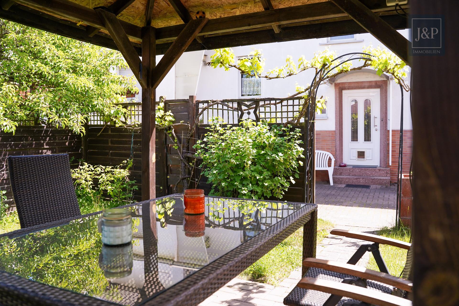 Familienfreundliche Doppelhaushälfte mit Westterrasse, Garten & Wallbox! - Garten