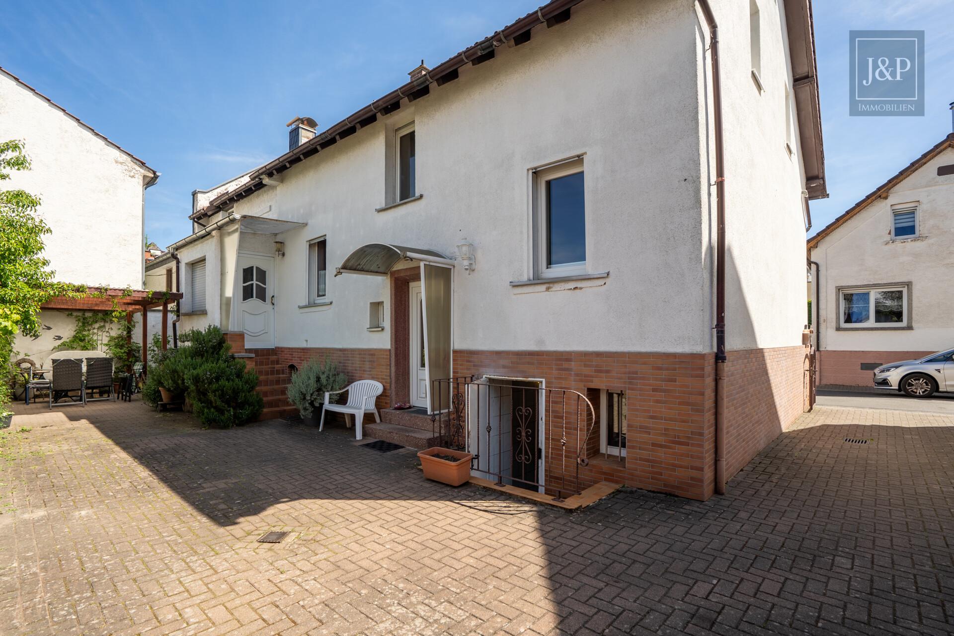 Familienfreundliche Doppelhaushälfte mit Westterrasse, Garten & Wallbox! - Außenansicht