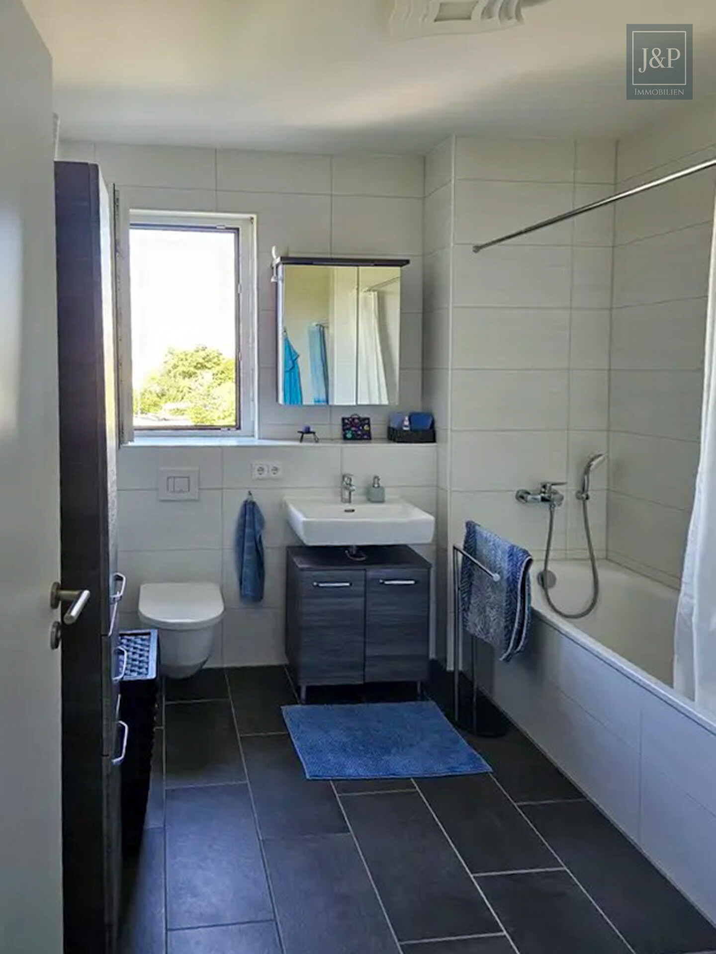 Barrierefrei wohnen in jeder Lebensphase – moderne 4-Zimmer-Wohnung nahe München - Badezimmer