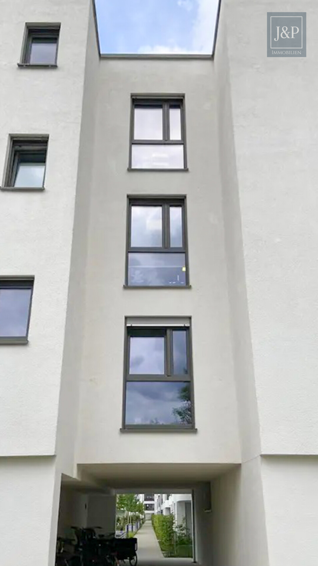 Barrierefrei wohnen in jeder Lebensphase – moderne 4-Zimmer-Wohnung nahe München - Hausansicht_2