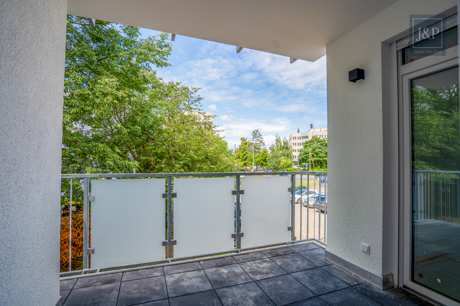 Hochwertige 3-Zimmer-Wohnung mit Aufzug und Loggia in Rödelheim! - Loggia
