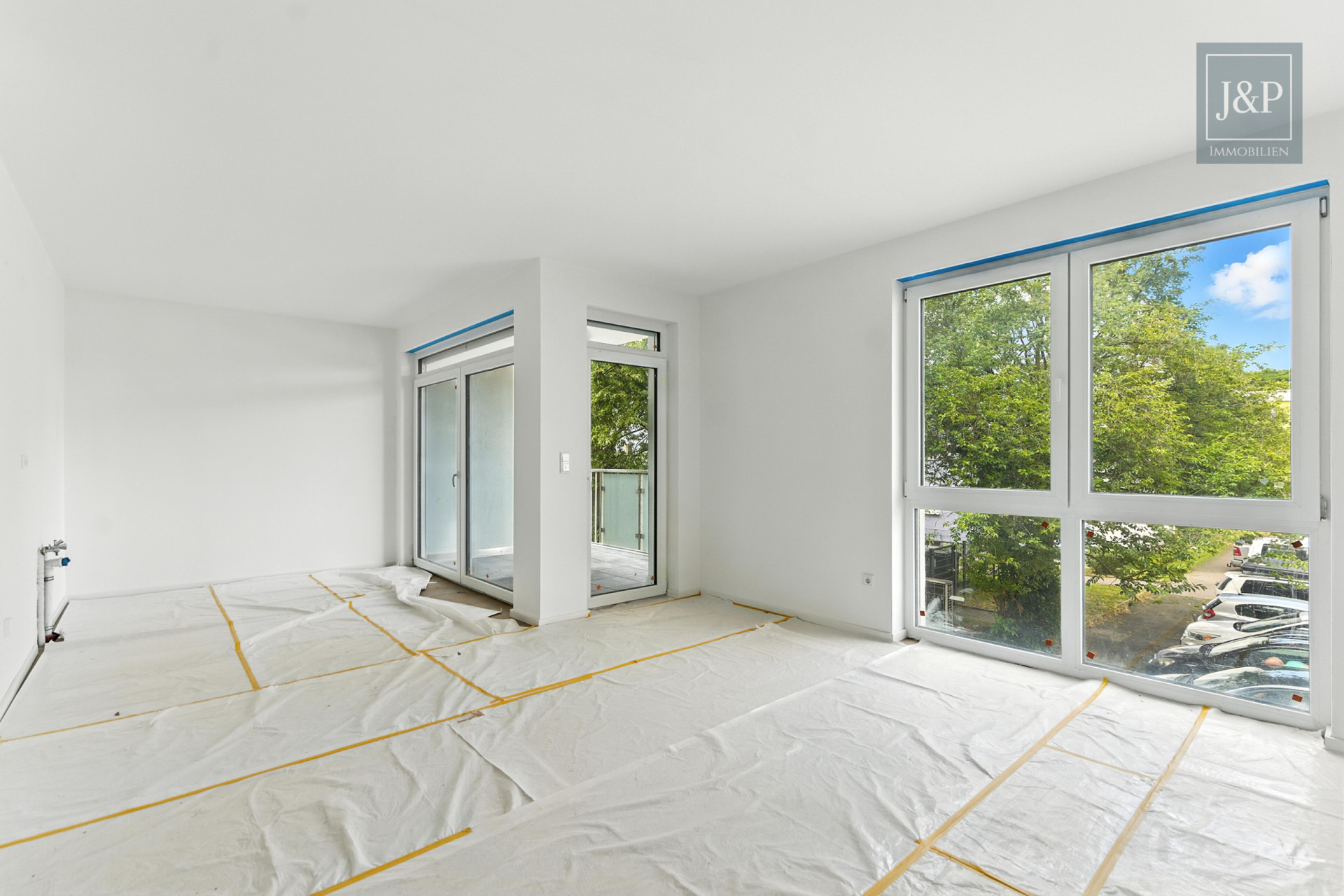 Hochwertige 3-Zimmer-Wohnung mit Aufzug und Loggia in Rödelheim! - Wohnzimmer