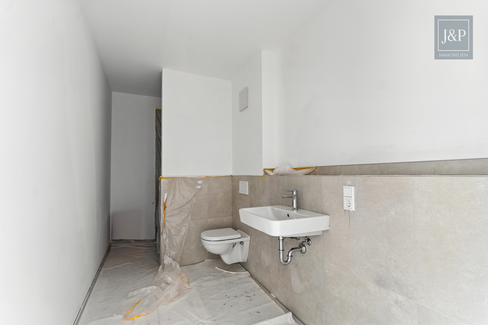 Hochwertige 3-Zimmer-Wohnung mit Aufzug und Loggia in Rödelheim! - Badezimmer