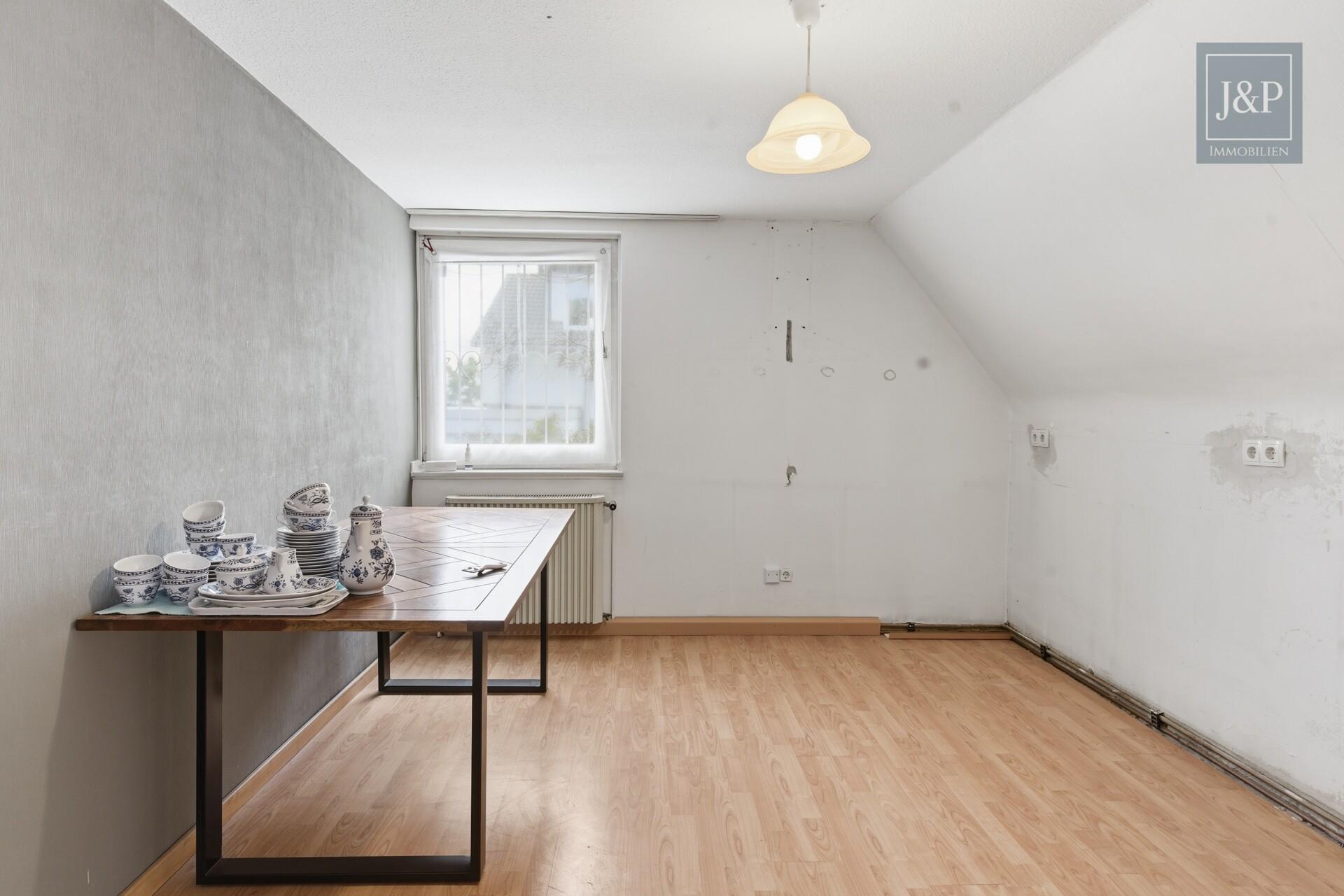 Großes Grundstück in Top Feldrandlage | Doppelhaushälfte mit Ausbau- & Anbaupotenzial - Küche OG