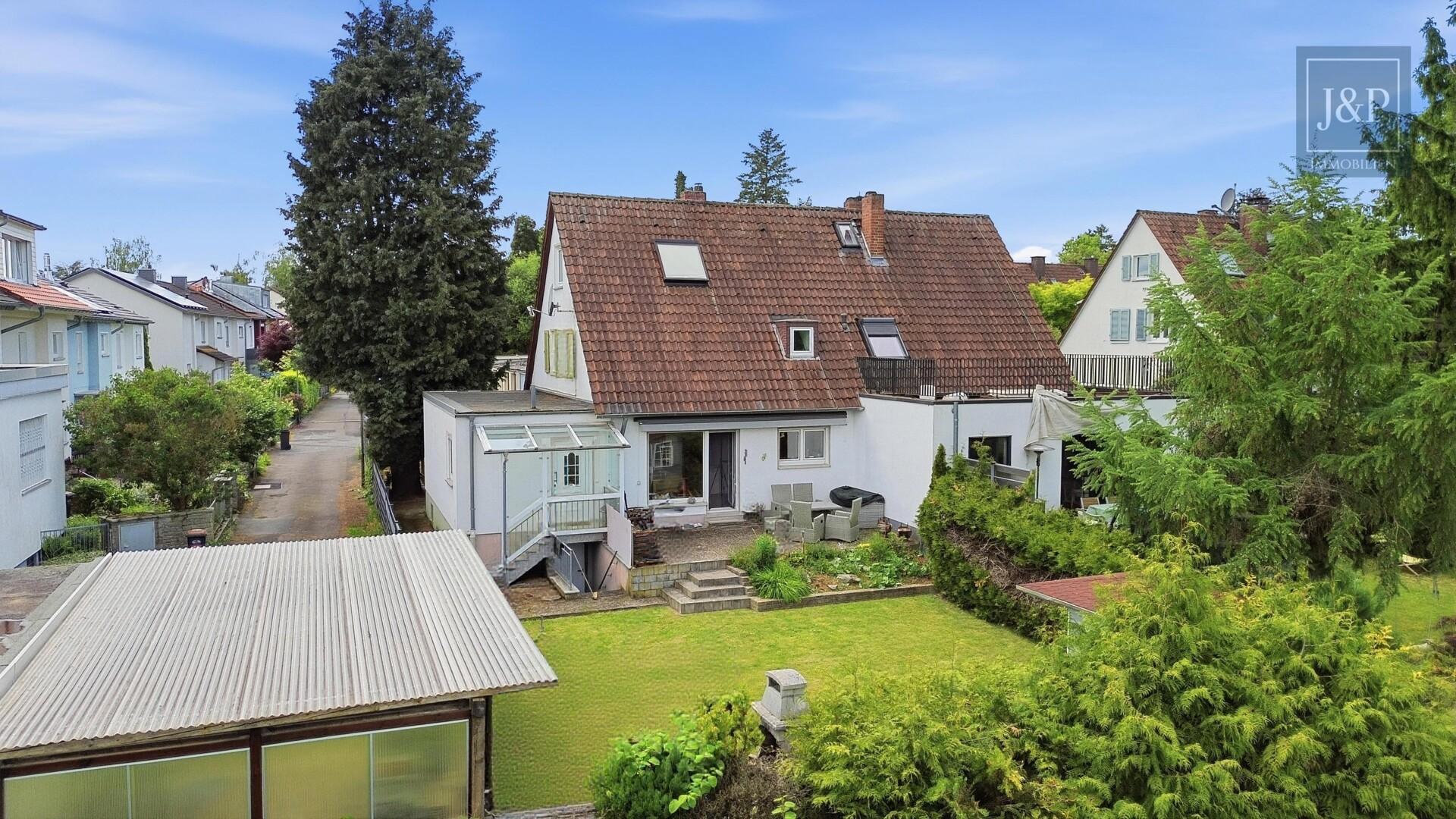 Großes Grundstück in Top Feldrandlage | Doppelhaushälfte mit Ausbau- & Anbaupotenzial - Aussenansicht