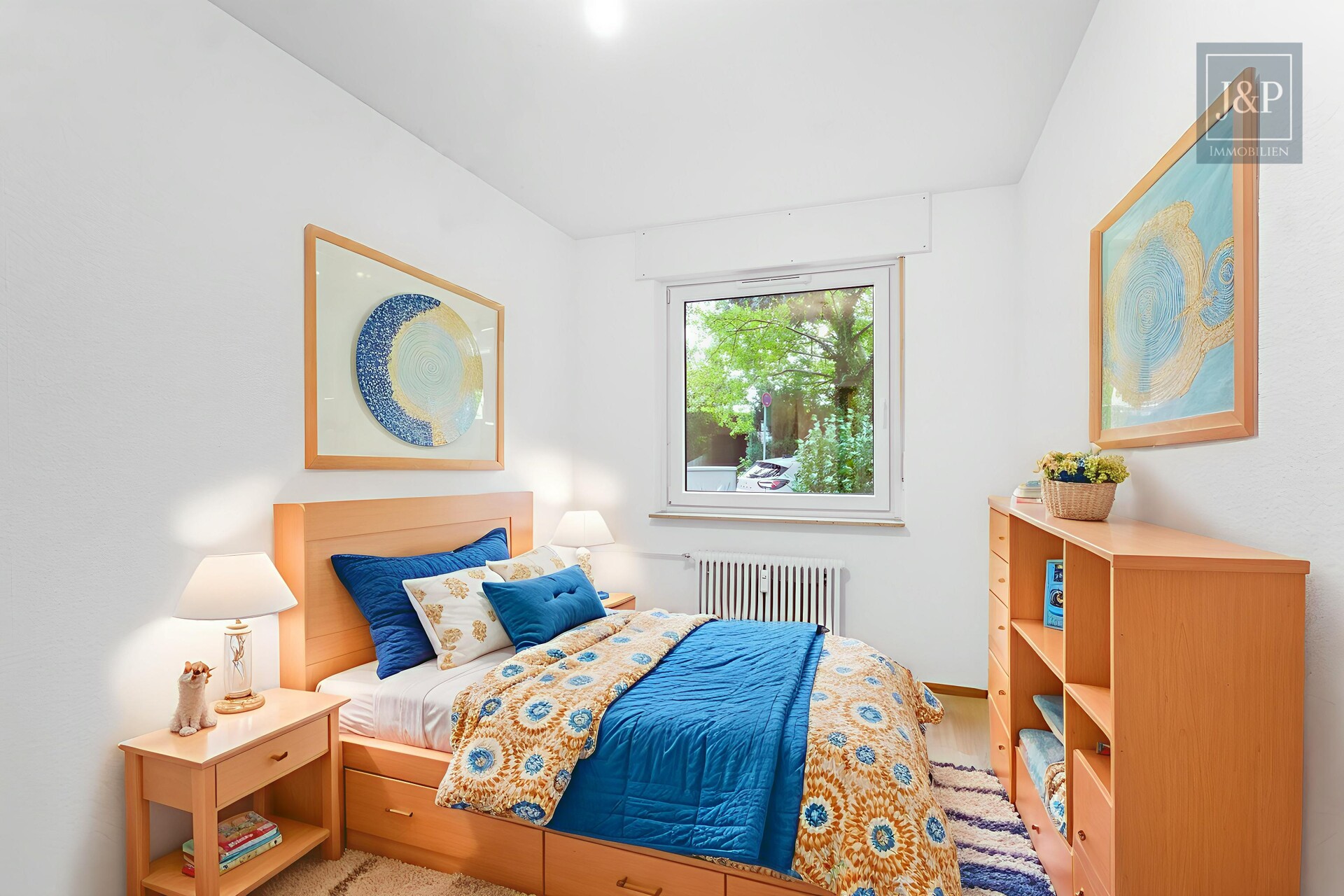 Modernisierte 5-Zimmer-Wohnung mit eigenem Gartenanteil! - Zimmer (Beispiel)