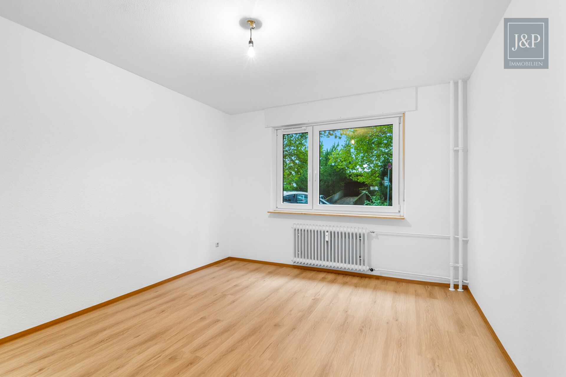 Modernisierte 5-Zimmer-Wohnung mit eigenem Gartenanteil! - Zimmer 4