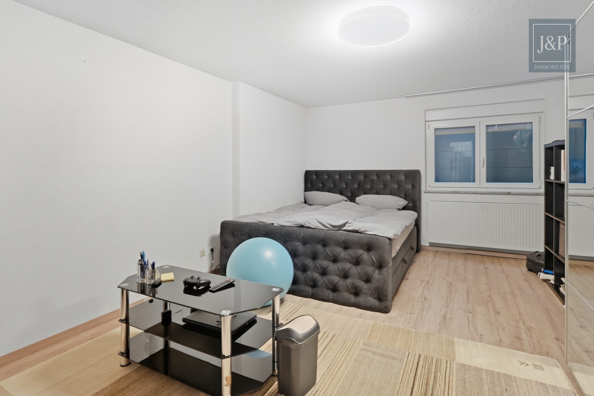 Kernsaniertes Juwel mit Haus-Charakter: Kamin, eigener Garten & smarte Energie – Einziehen und Wohlfühlen! - Schlafzimmer