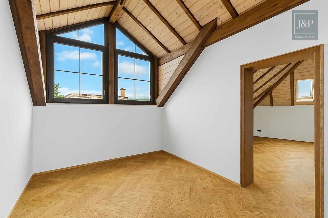 Anwesen mit besonderer Architektur, Wärmepumpe und Weitblick! Inkl. Praxis- oder Geschäftsräume! - OG Flur Bereich Kinder