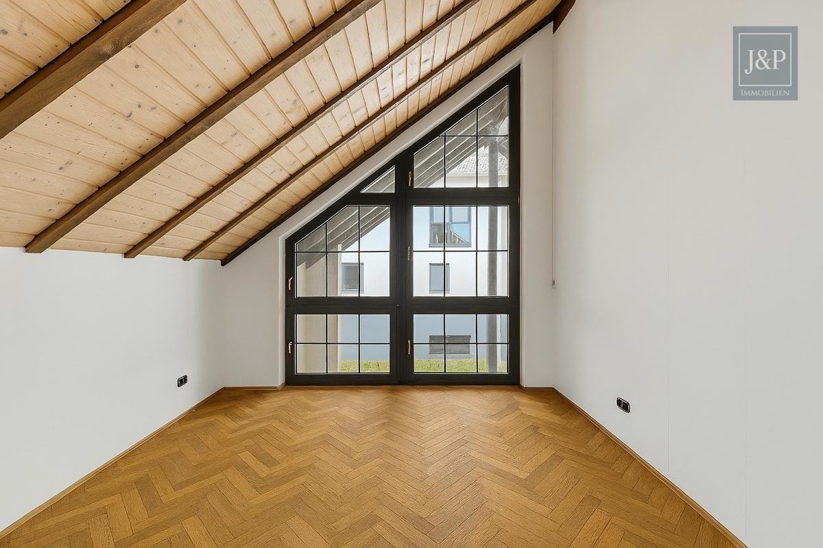 Anwesen mit besonderer Architektur, Wärmepumpe und Weitblick! Inkl. Praxis- oder Geschäftsräume! - OG Kinder 1