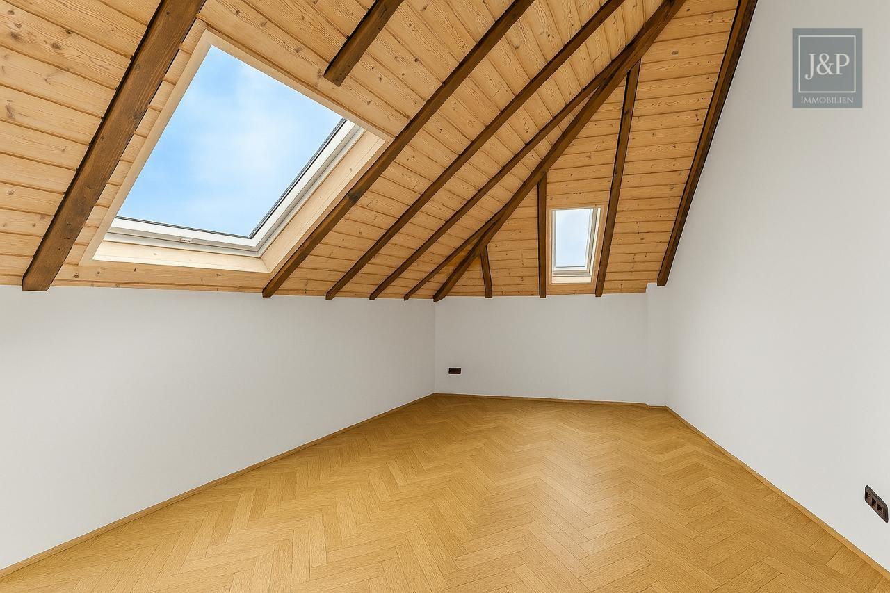 Anwesen mit besonderer Architektur, Wärmepumpe und Weitblick! Inkl. Praxis- oder Geschäftsräume! - OG Kinder 3