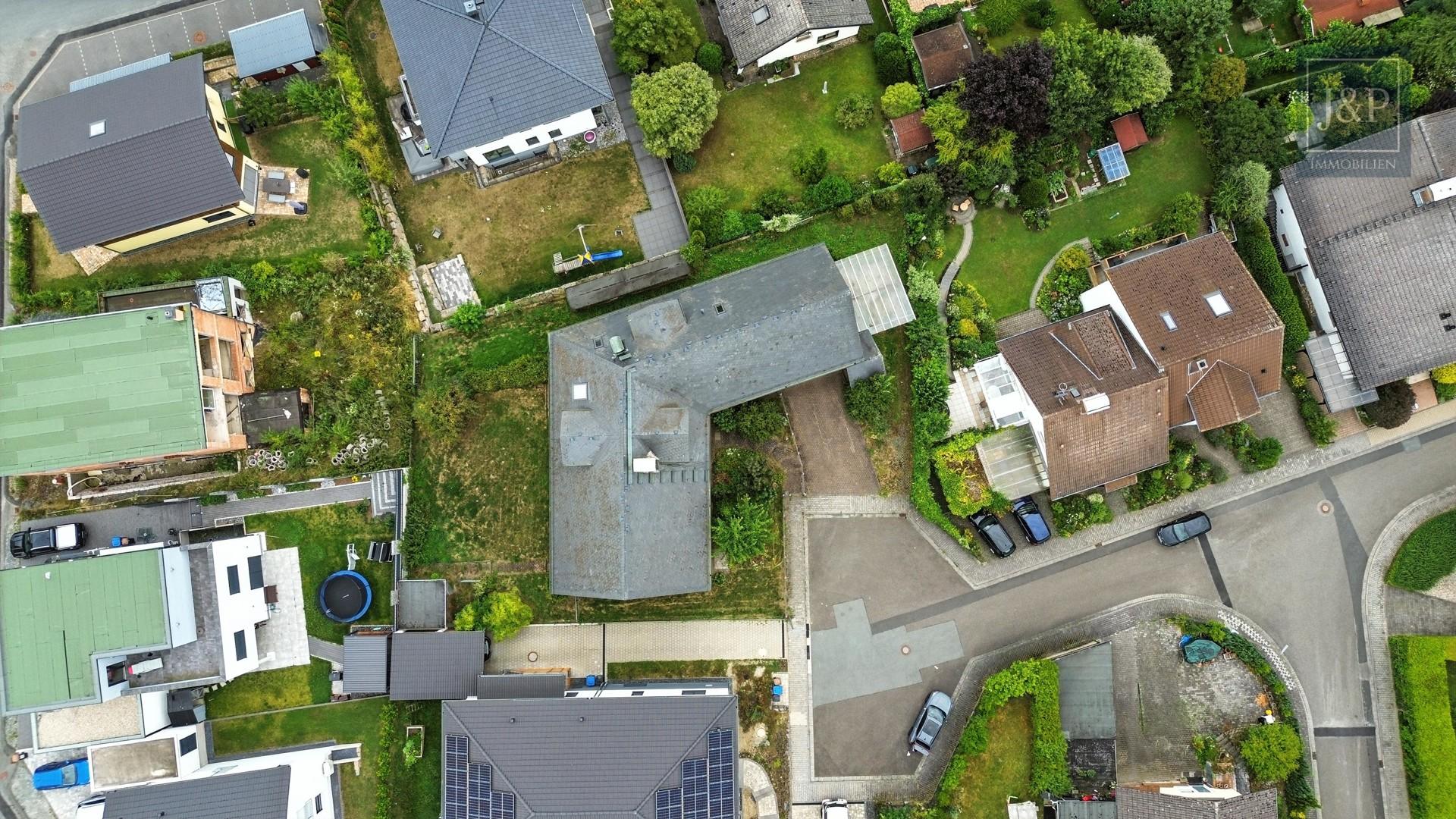 Anwesen mit besonderer Architektur, Wärmepumpe und Weitblick! Inkl. Praxis- oder Geschäftsräume! - Grundstück