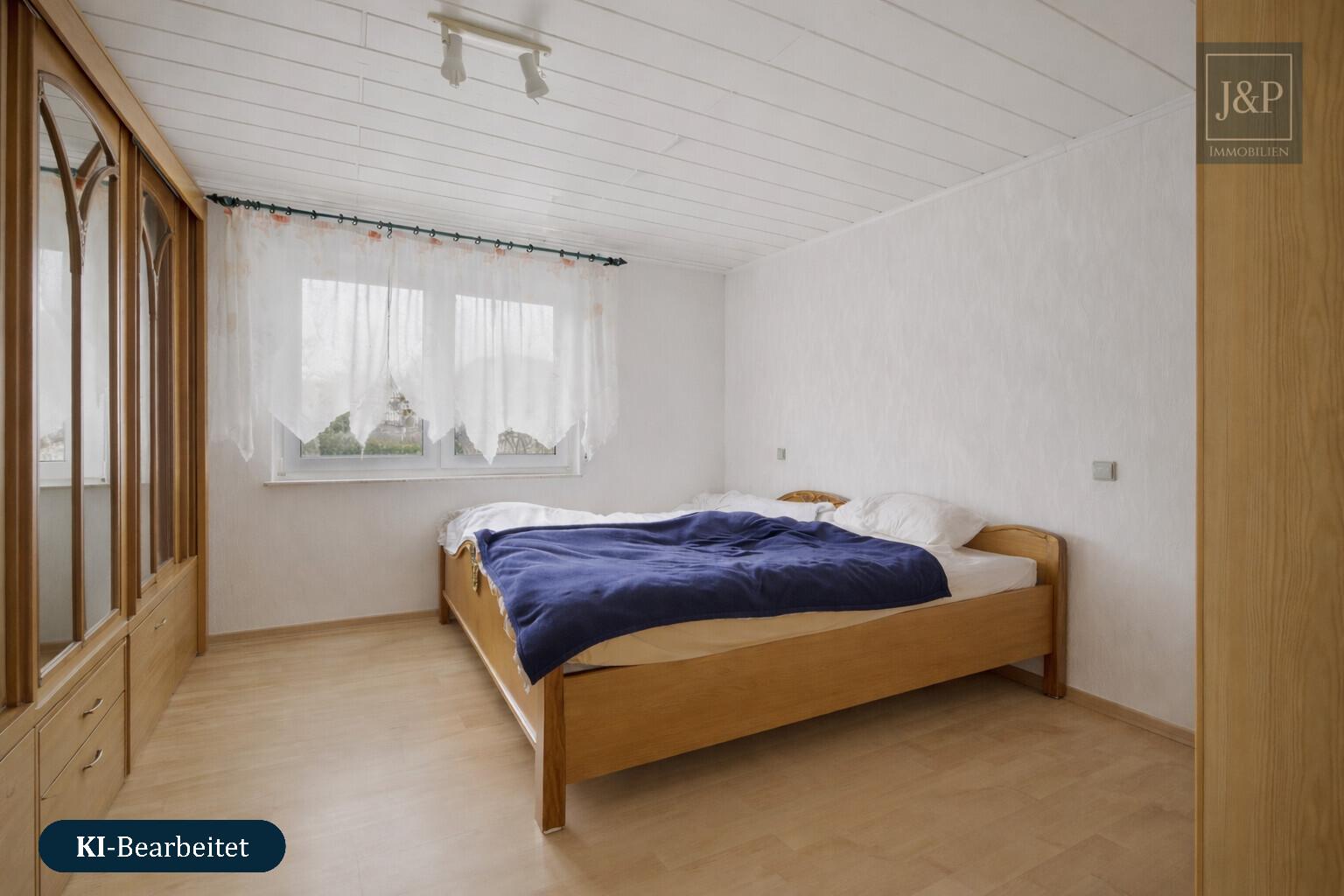 Wohnensemble in Lich: 2 Häuser, Pool, großer Garten, 2 Garagen & 5 Stellplätze - Hinterhaus Schlafzimmer