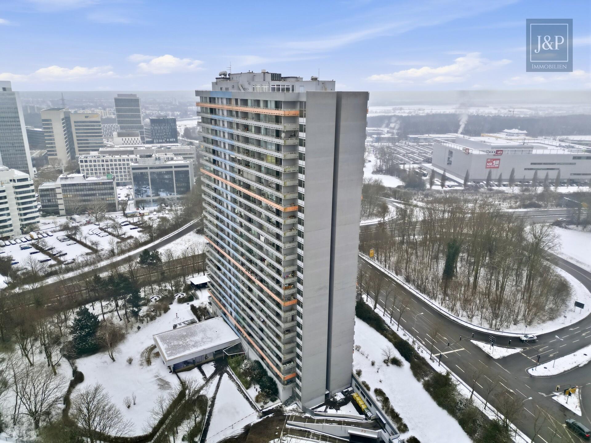 Luxus über den Dächern Eschborns - exklusives Architekten-Penthouse mit spektakulärem Ausblick - Gesamtgebäude