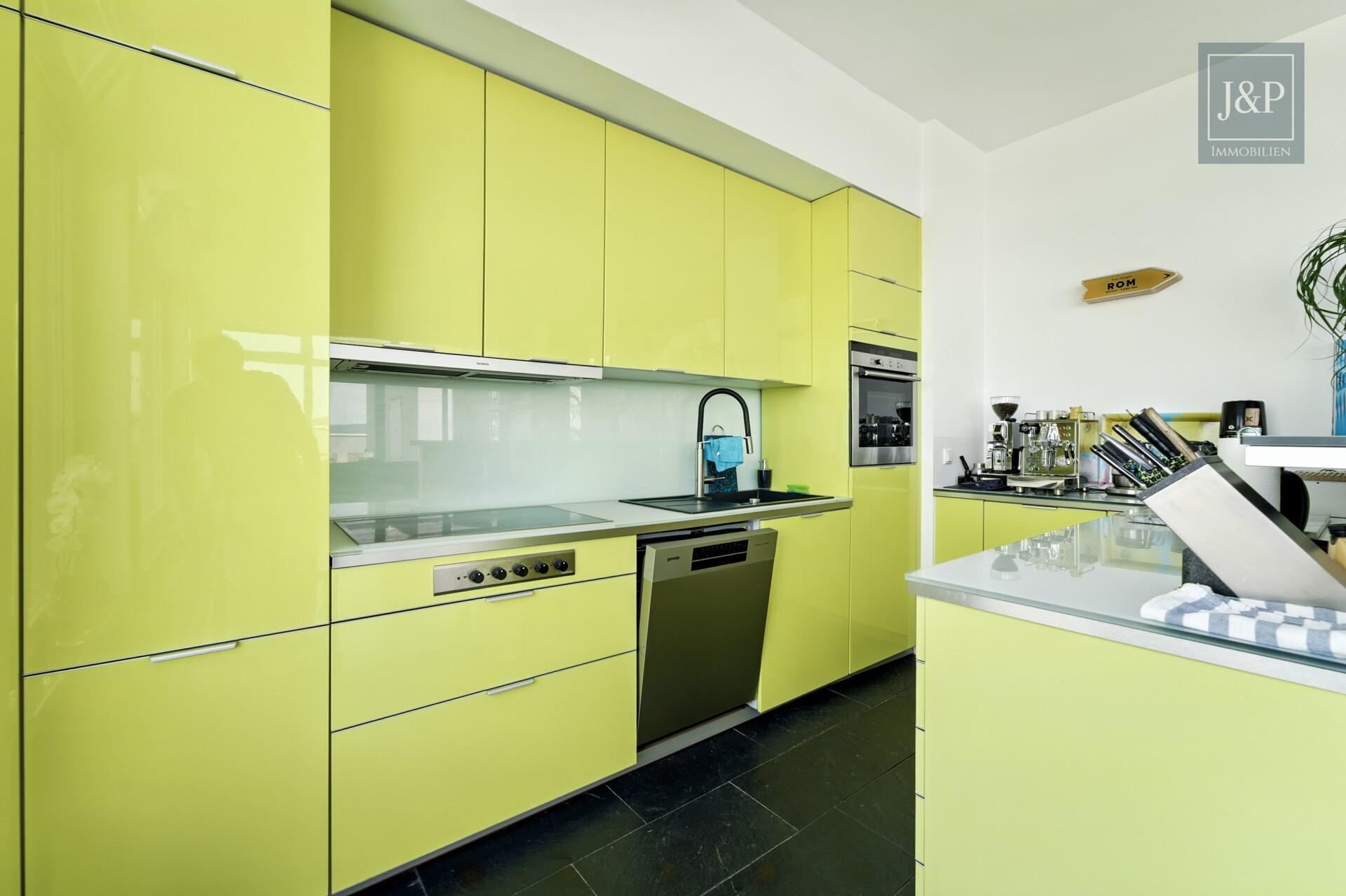 Luxus über den Dächern Eschborns - exklusives Architekten-Penthouse mit spektakulärem Ausblick - Küche