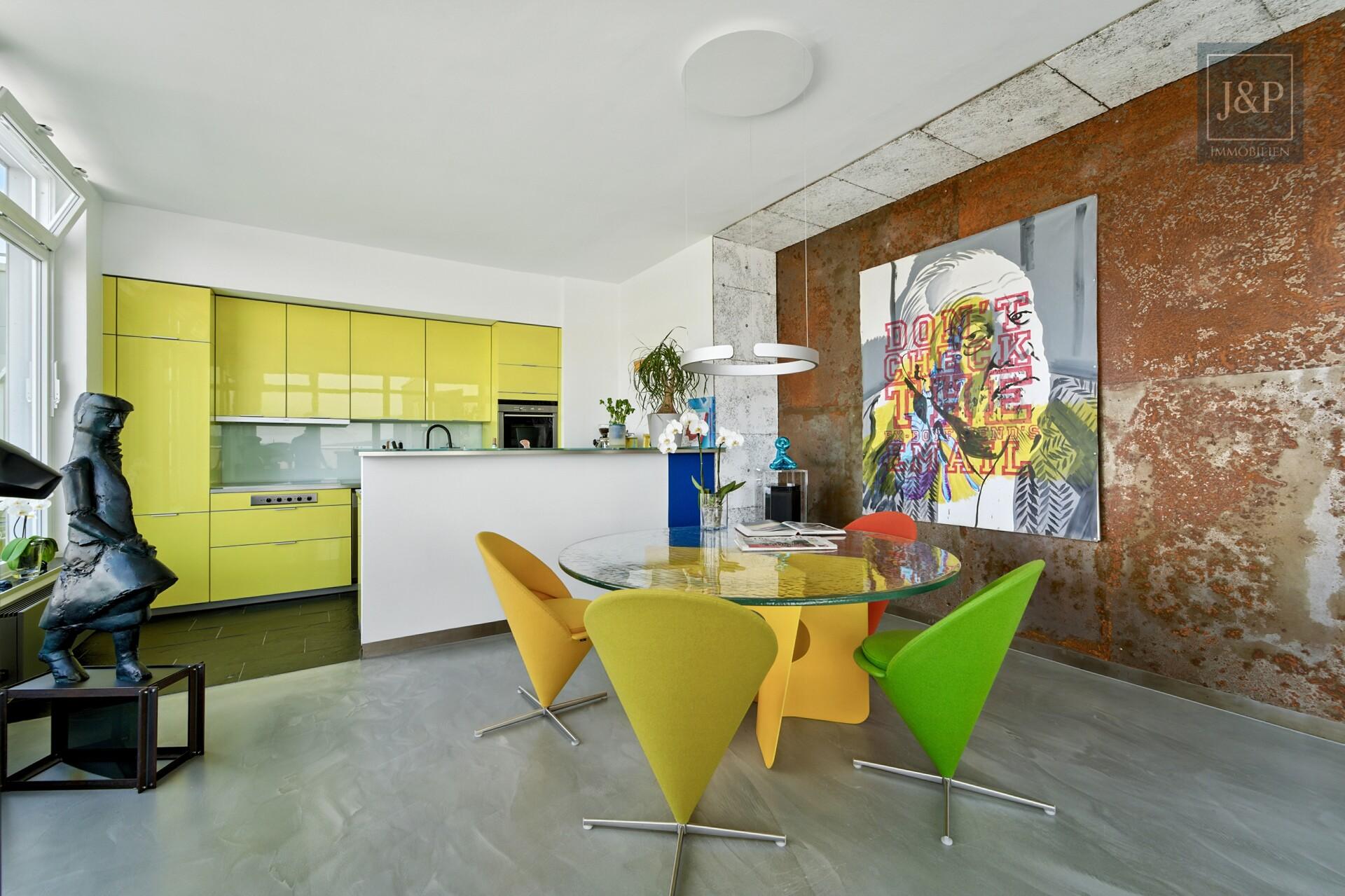 Luxus über den Dächern Eschborns - exklusives Architekten-Penthouse mit spektakulärem Ausblick - Essbereich